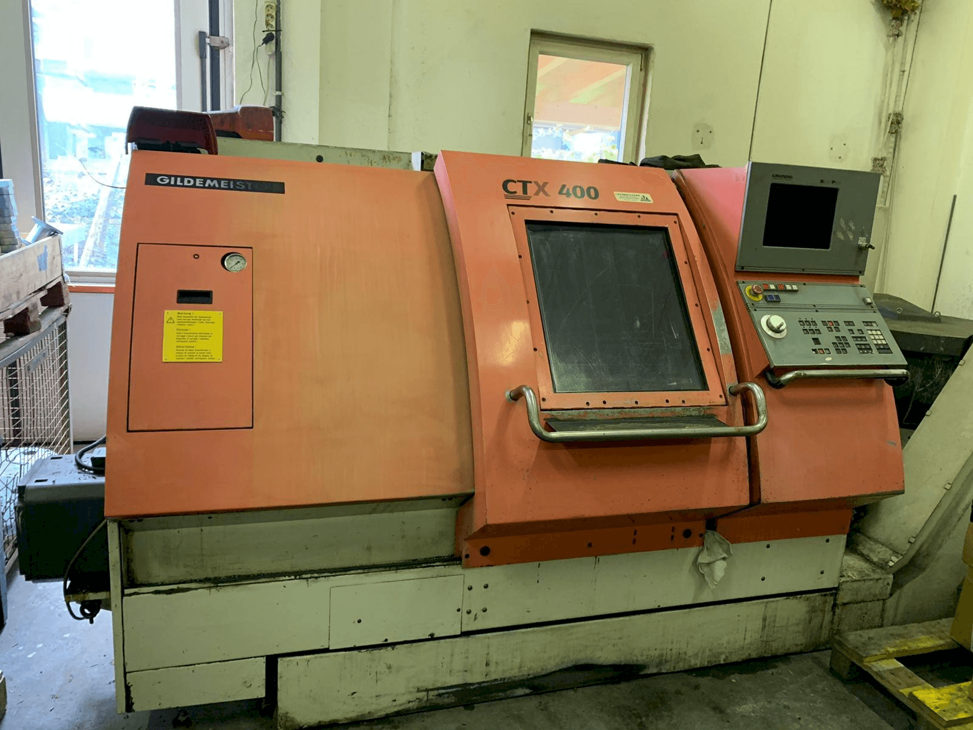 Vista frontal de la máquina Gildemeister CTX 400