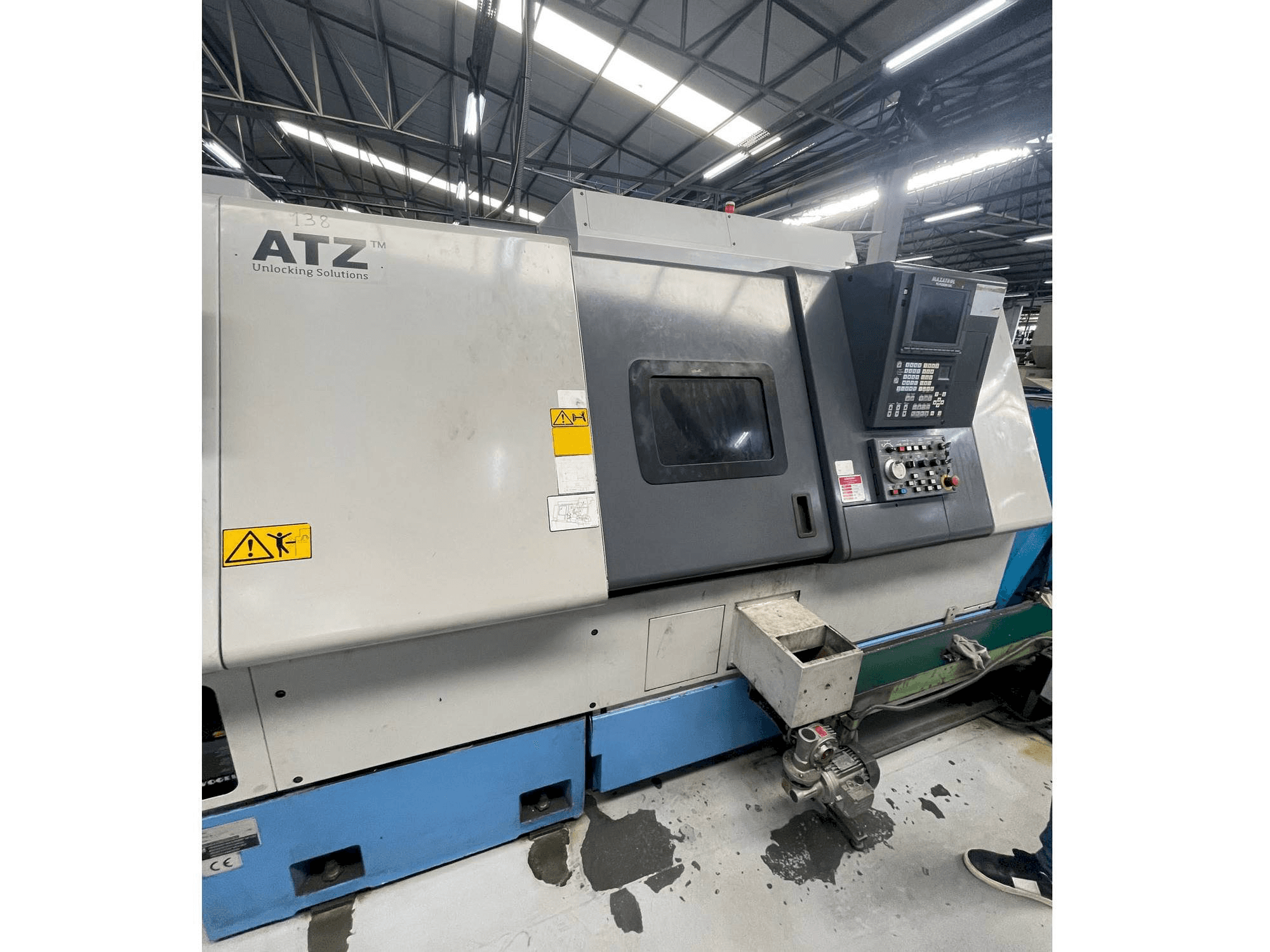 Vista izquierda de la máquina Mazak SQT 250MS