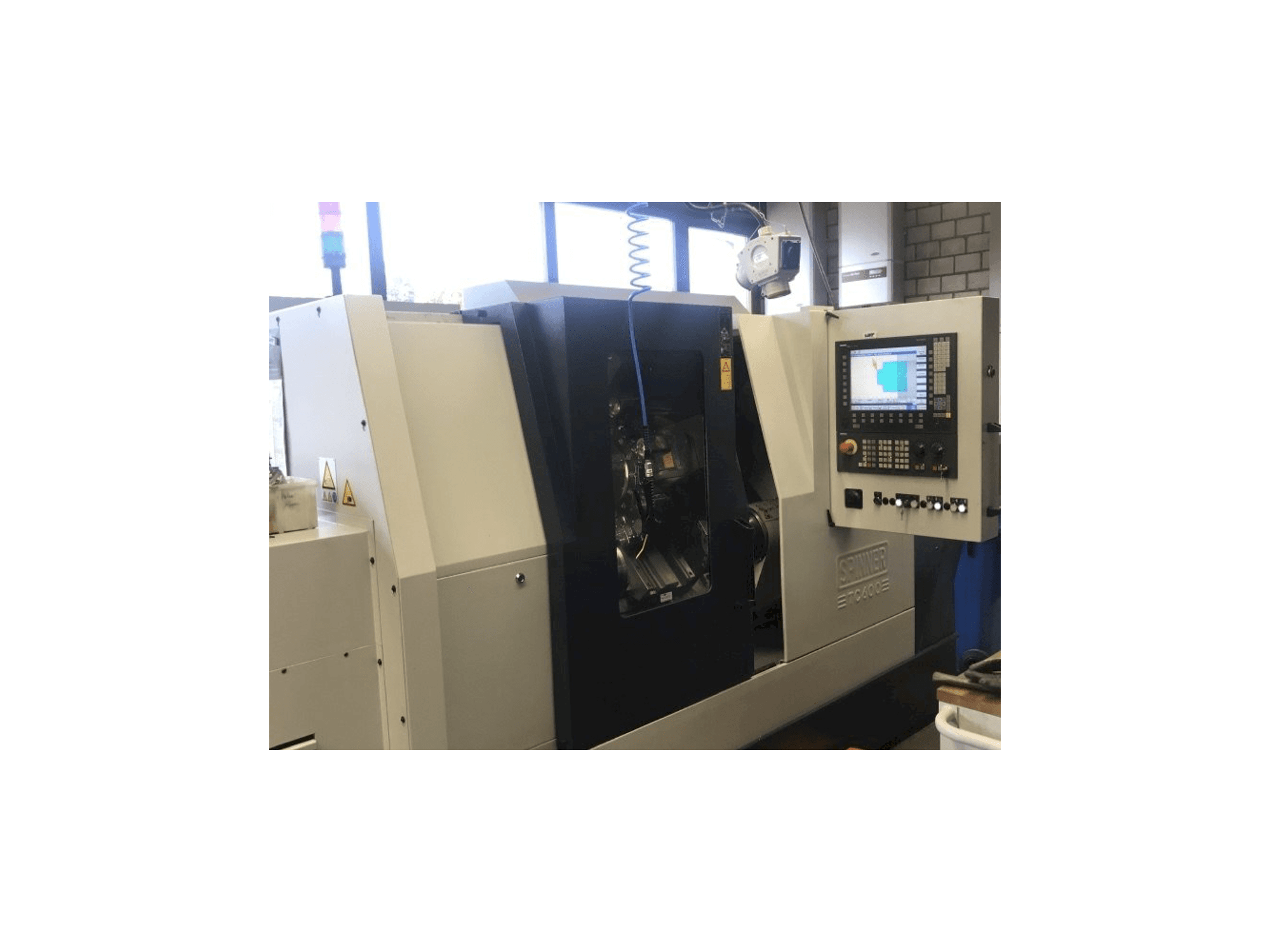 Vista frontal de la máquina SPINNER TC600-65SMCY