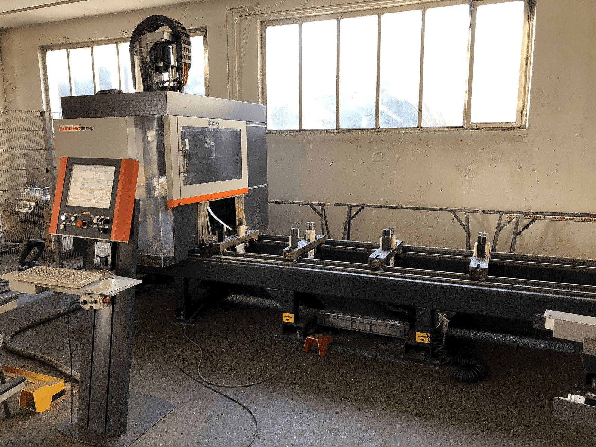 Vista frontal de la máquina Elumatec SBZ 140/60