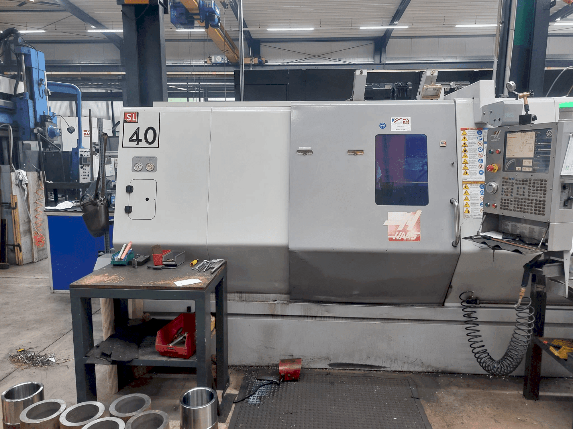 Vista frontal de la máquina HAAS SL-40