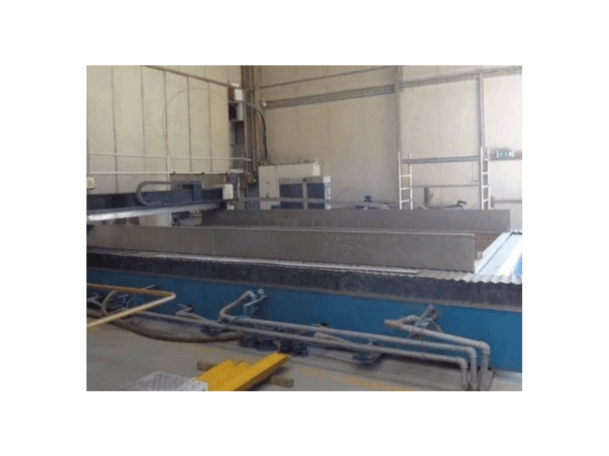 Vista frontal de la máquina YC Industry YCWJ-3742-L3060