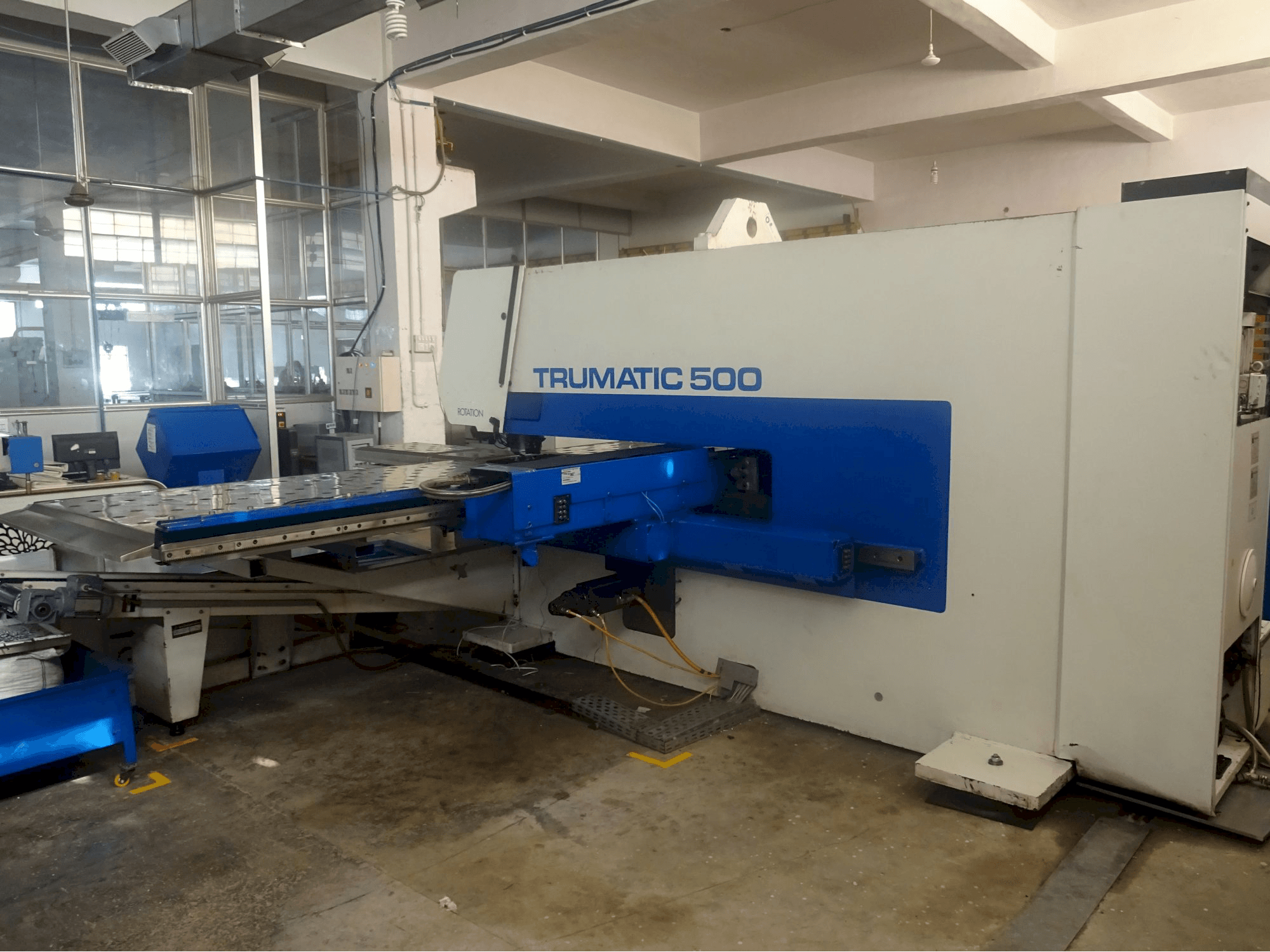 Vista lateral derecha de la máquina Trumpf Trumatic 500 R