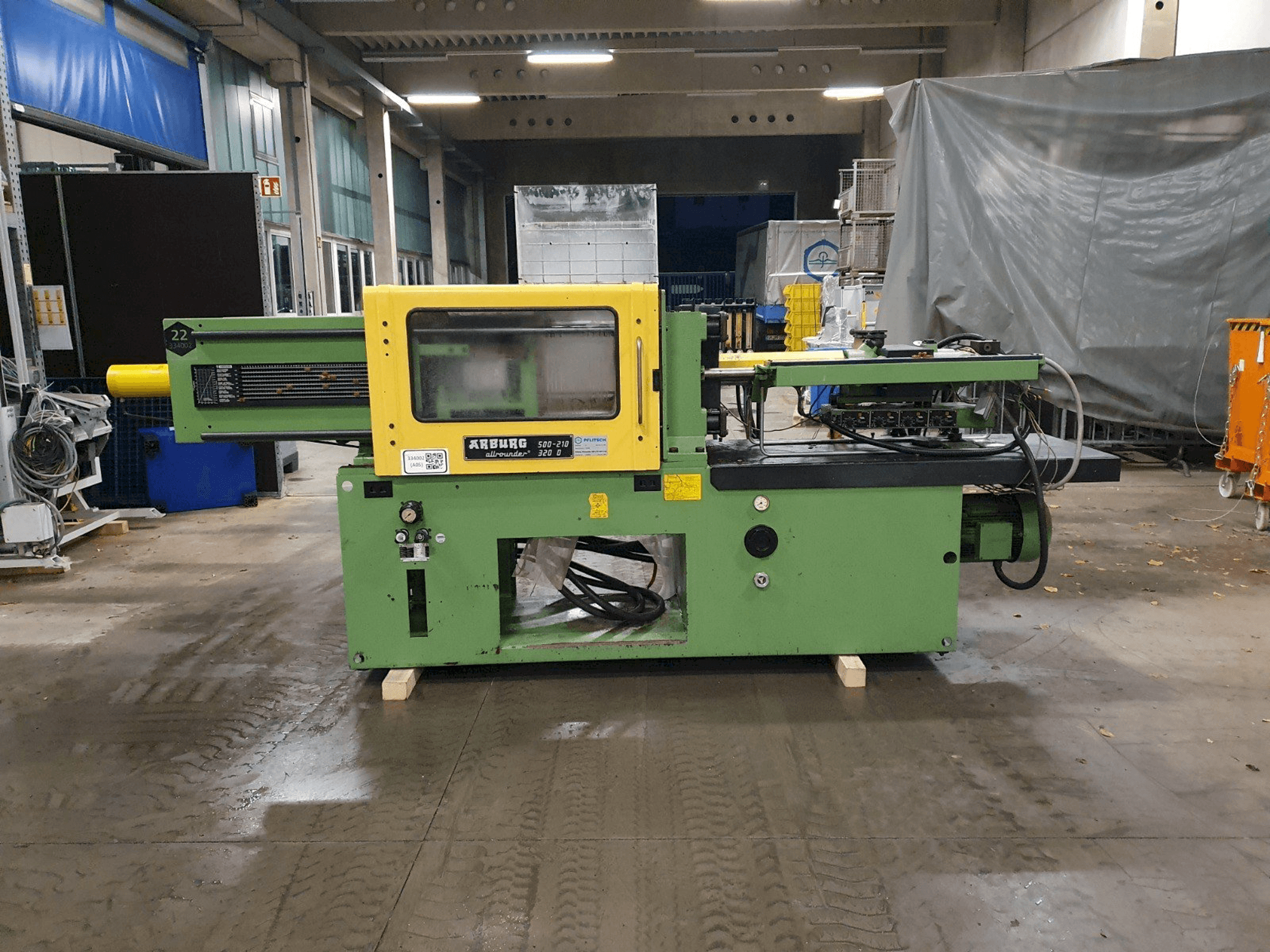 Vista frontal de la máquina Arburg Allrounder 320 D 500-210