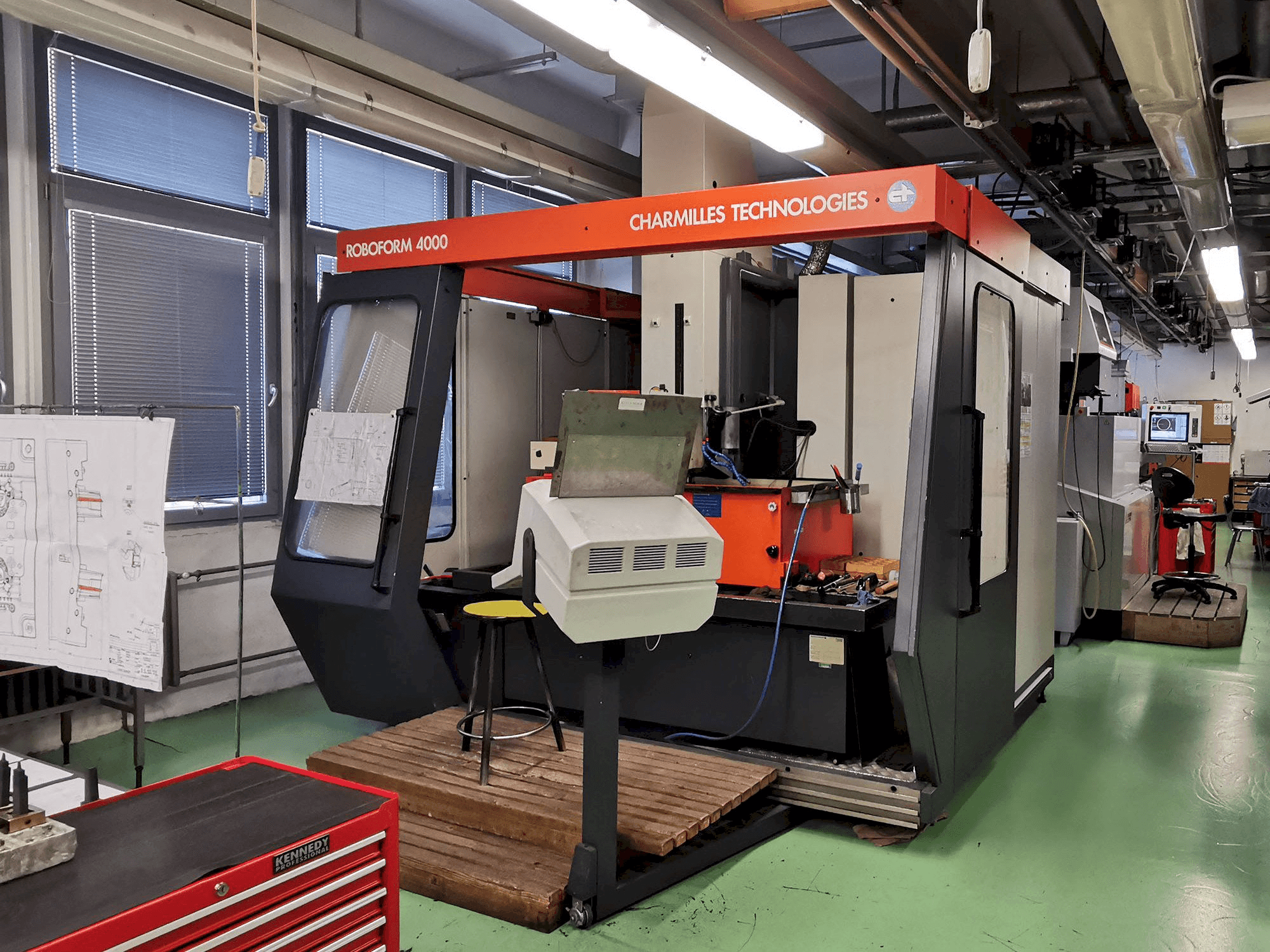 Vista frontal de la máquina CHARMILLES Roboform 4000