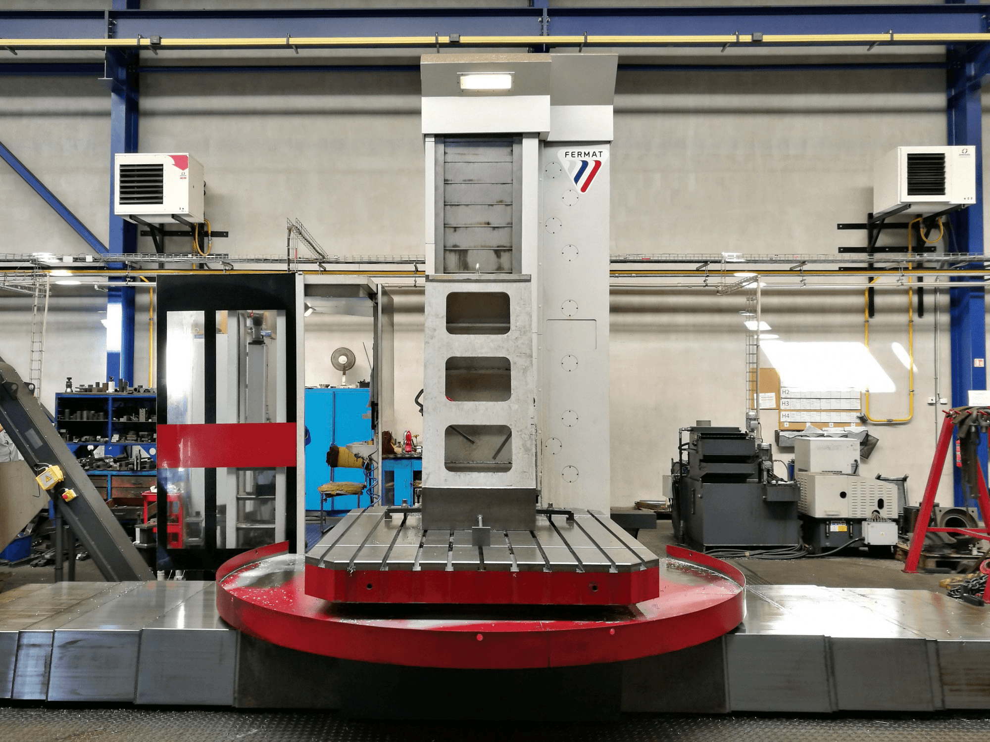 Vista frontal de la máquina FERMAT WFT 13 CNC