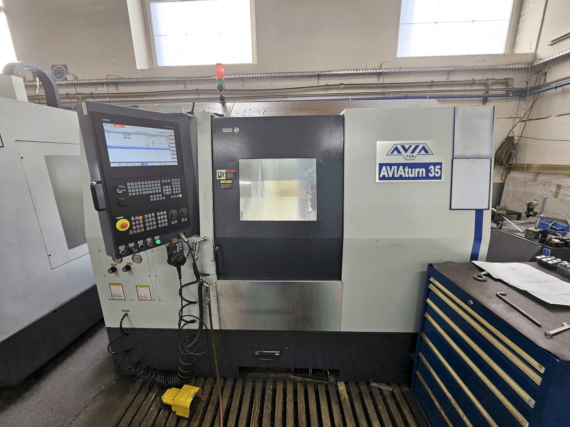 Vista frontal de la máquina Avia AVIAturn 35