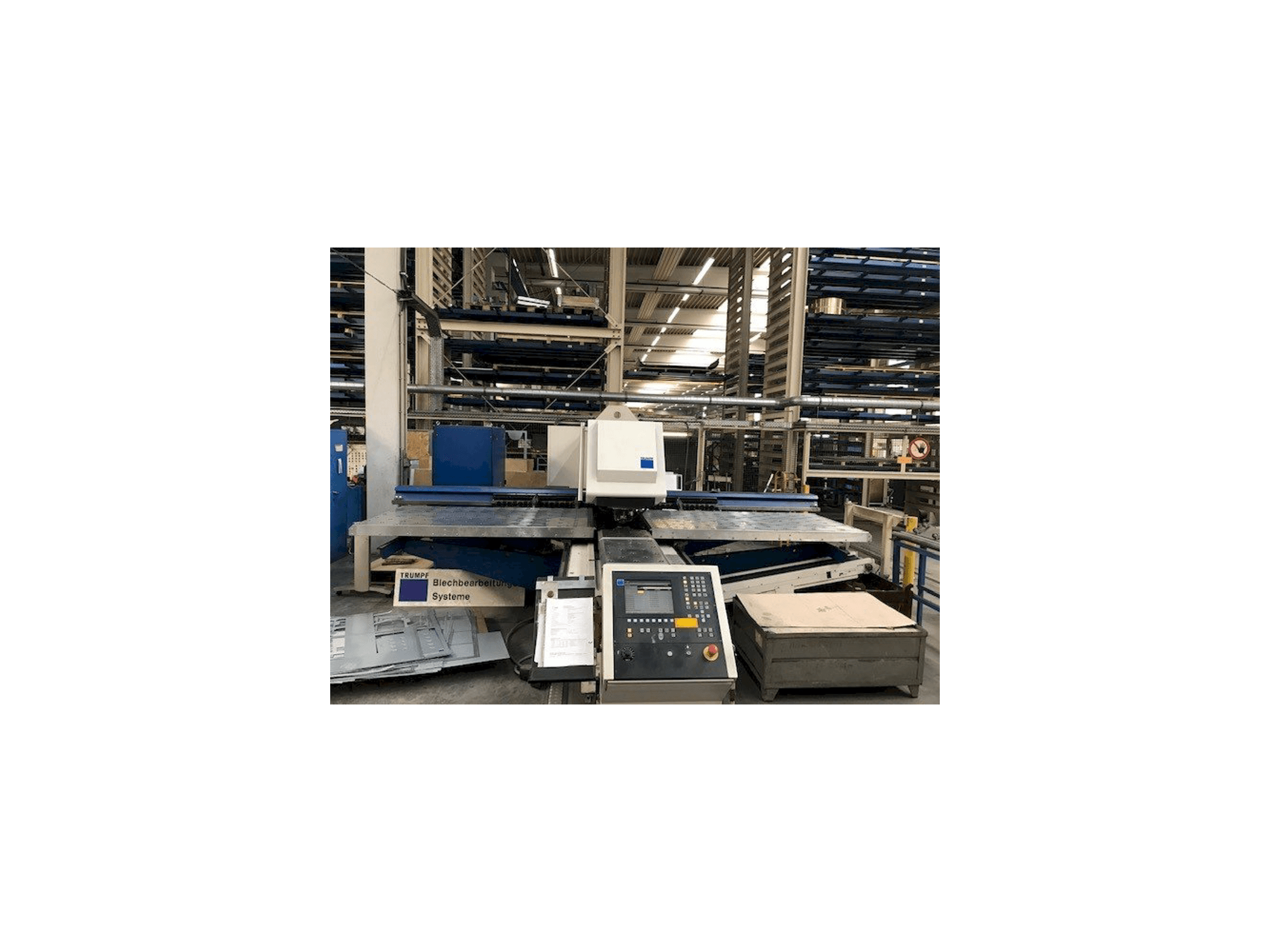 Vista frontal de la máquina Trumpf Trumatic TC 5000 R