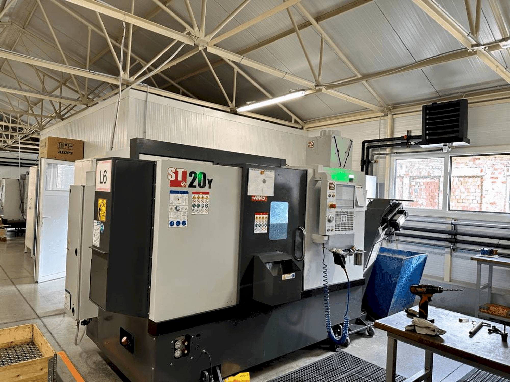 Vista frontal de la máquina HAAS ST-20Y