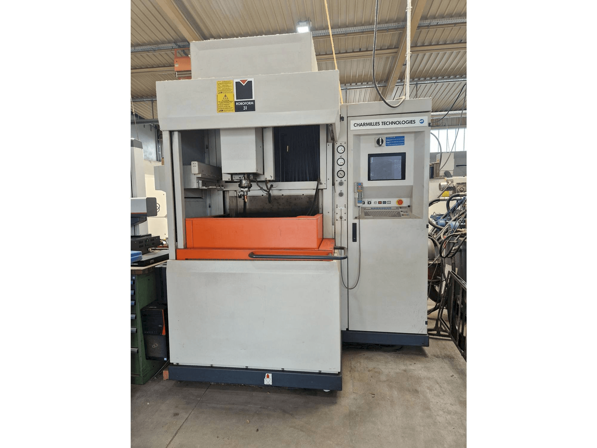 Vista frontal de la máquina CHARMILLES Roboform 31