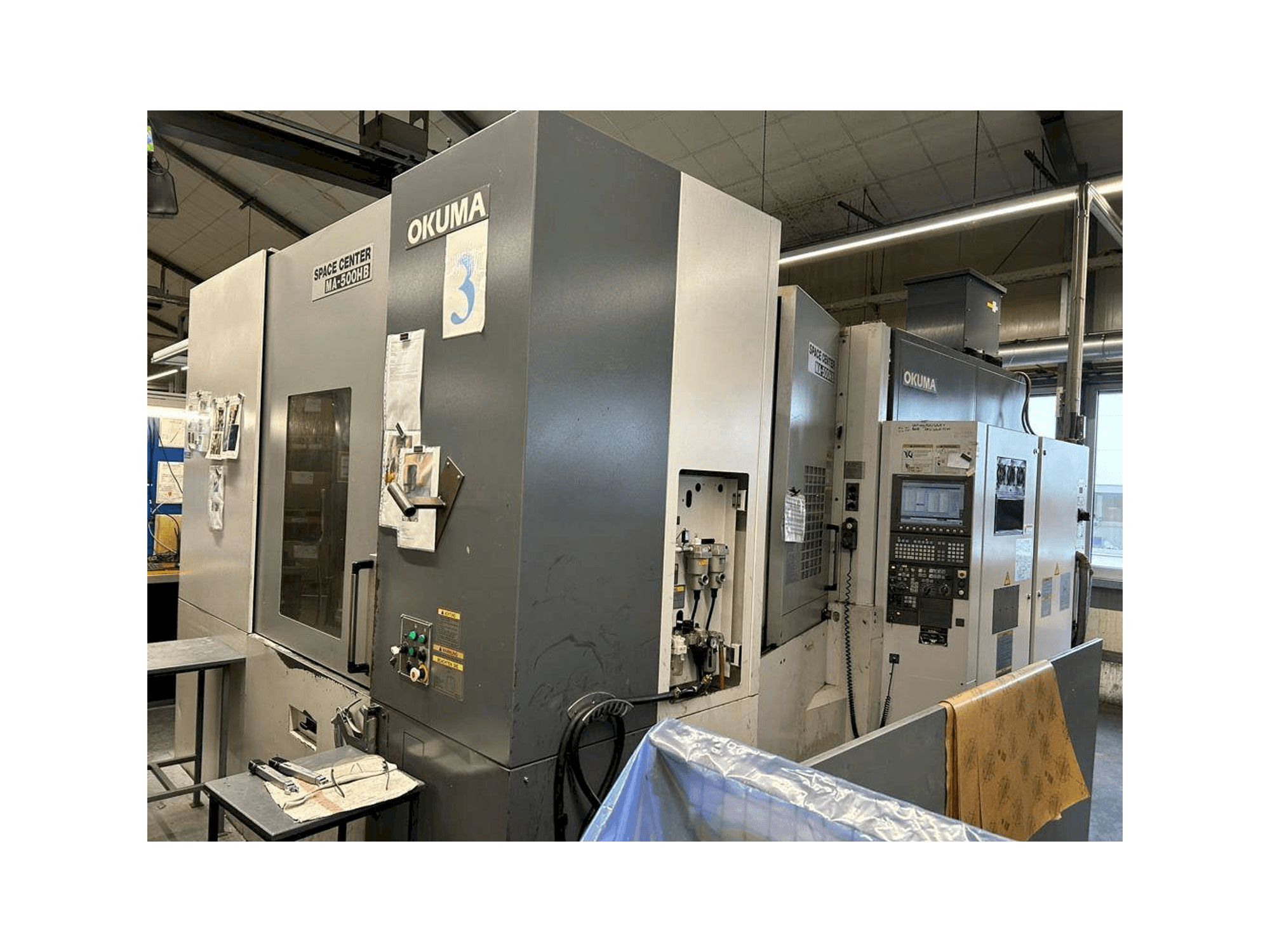 Vista izquierda de la máquina Okuma MA 500HB