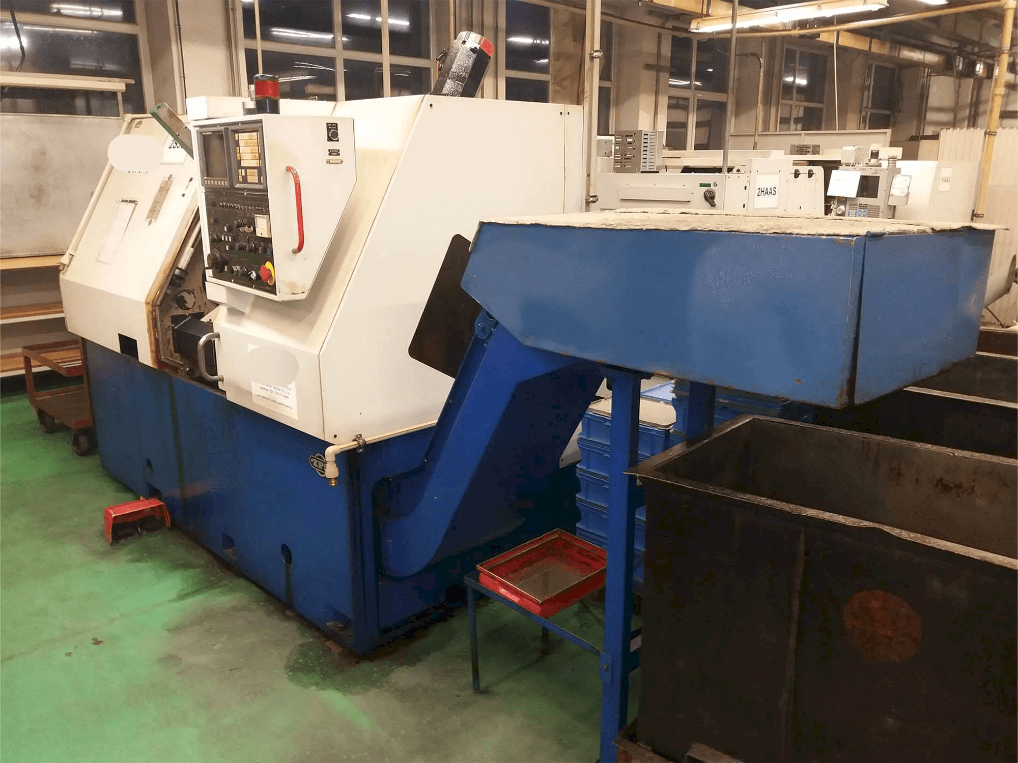 Vista frontal de la máquina ZPS S-50 CNC
