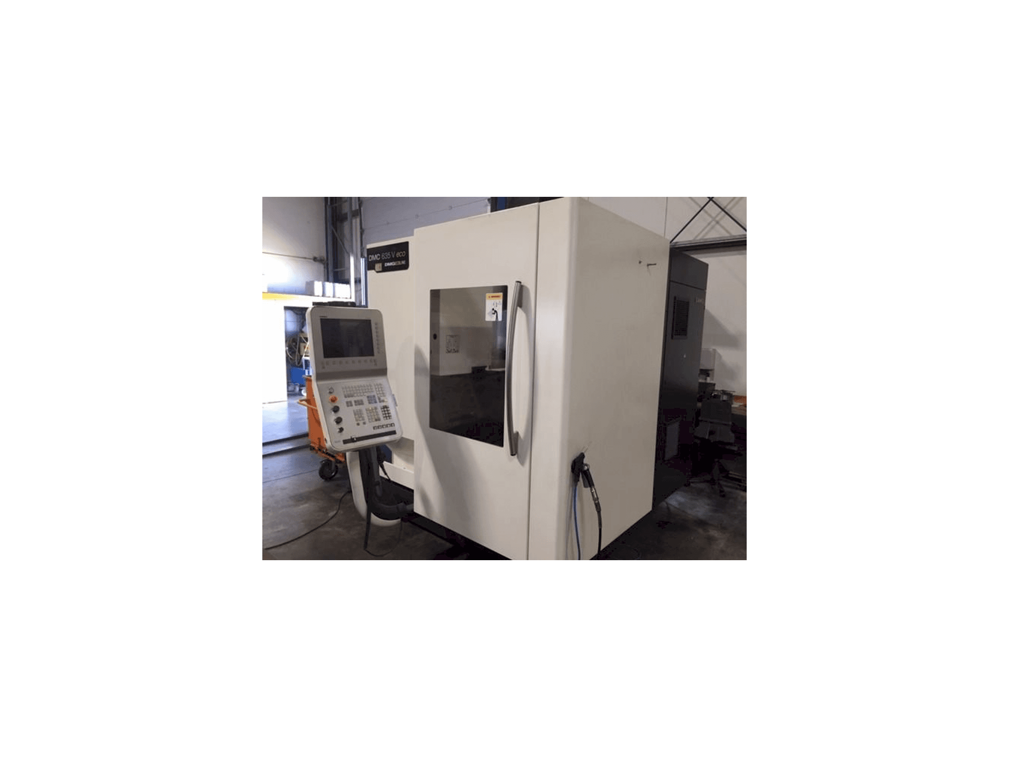 Vista frontal de la máquina DECKEL MAHO DMC 635 eco