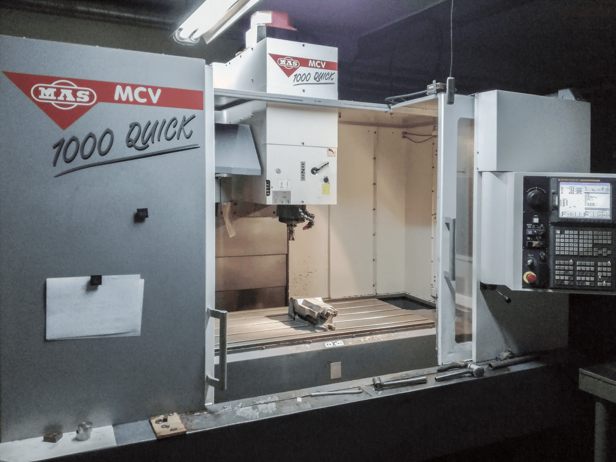 Vista izquierda de la máquina KOVOSVIT MAS MCV 1000 QUICK