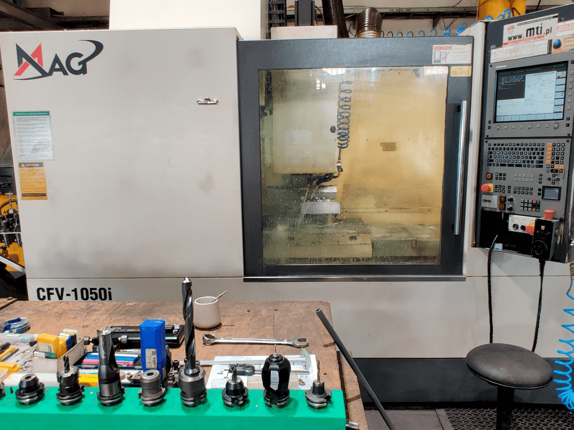 Vista frontal de la máquina MAG CFV 1050