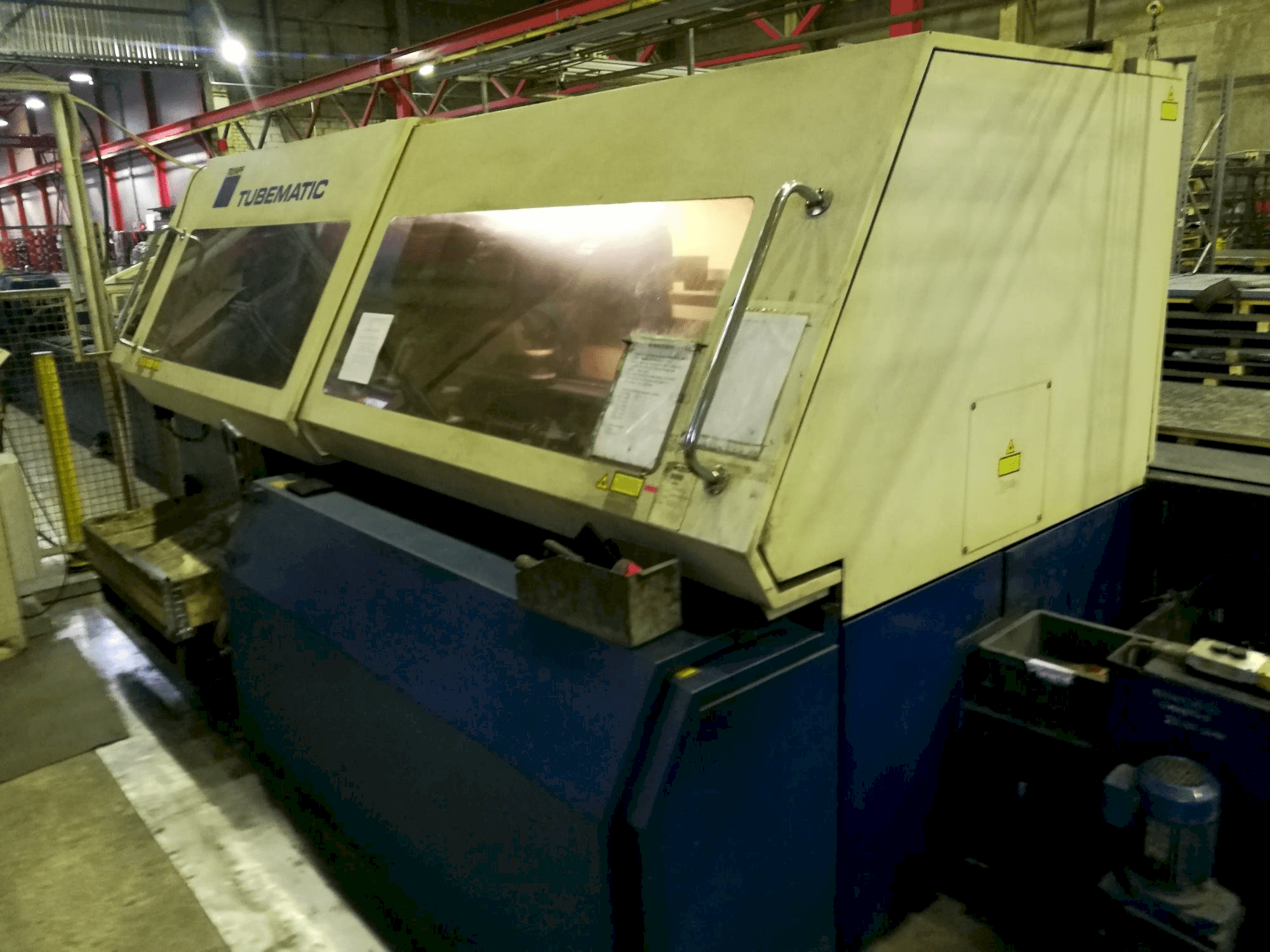 Vista lateral derecha de la máquina Trumpf Tubematic