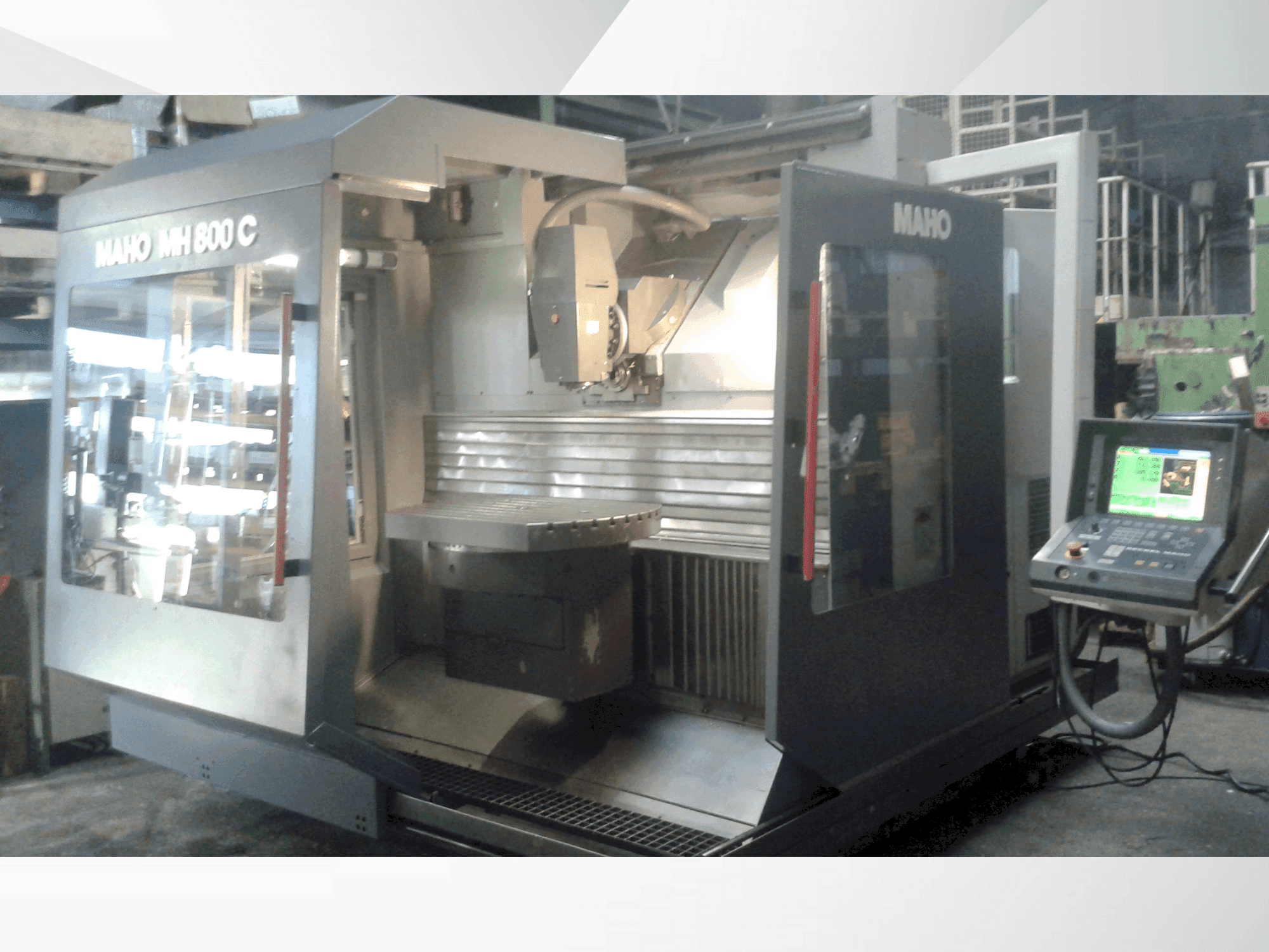 Vista frontal de la máquina MAHO MH 800 C