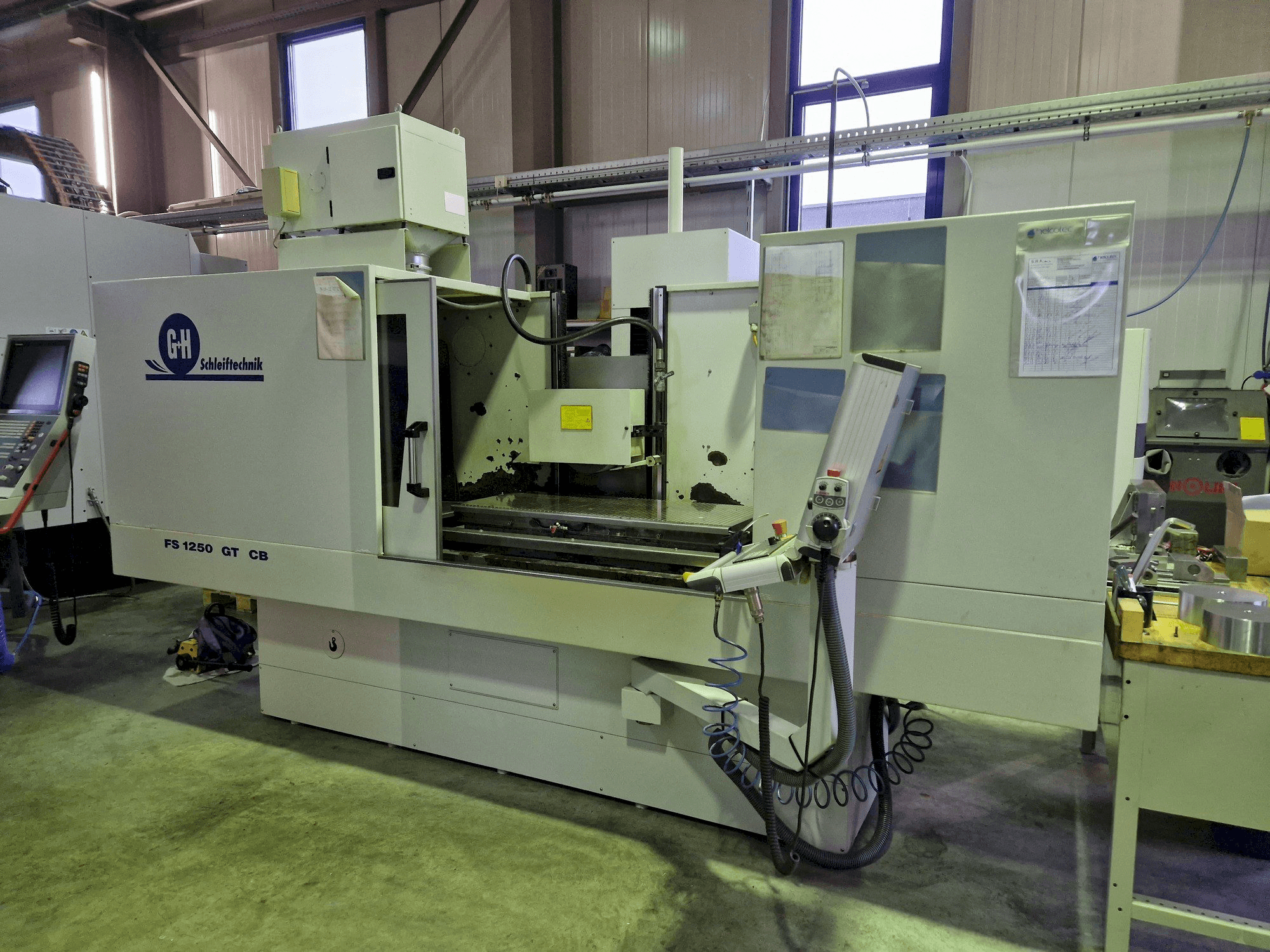 Vista frontal de la máquina GEIBEL & HOTZ FS 1250 GT CB