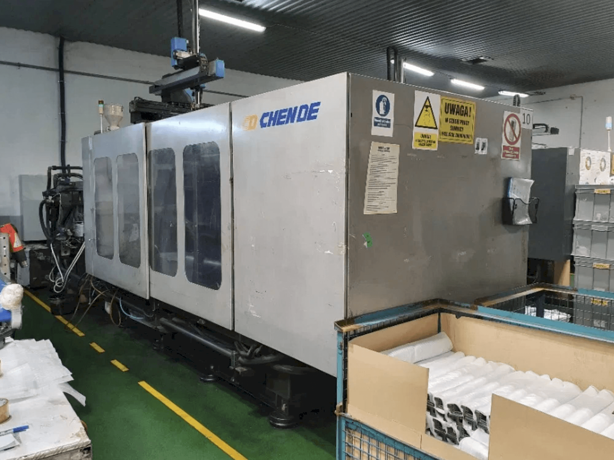 Vista frontal de la máquina CHENDE CJ480M3V