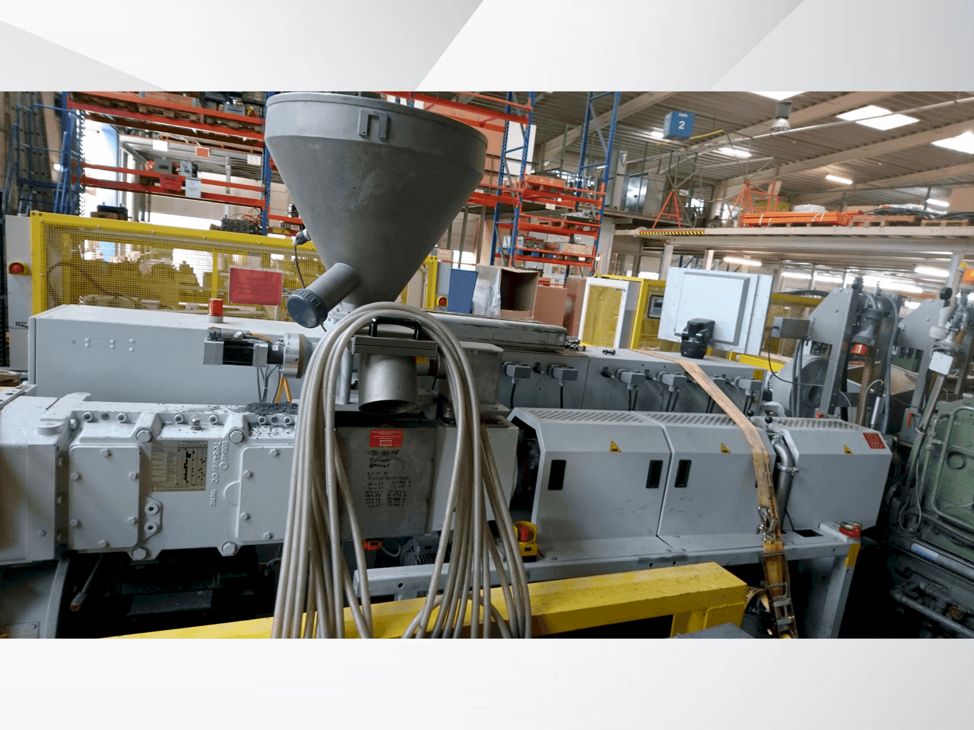 Vista frontal de la máquina Krauss Maffei KMD 75 XS/P