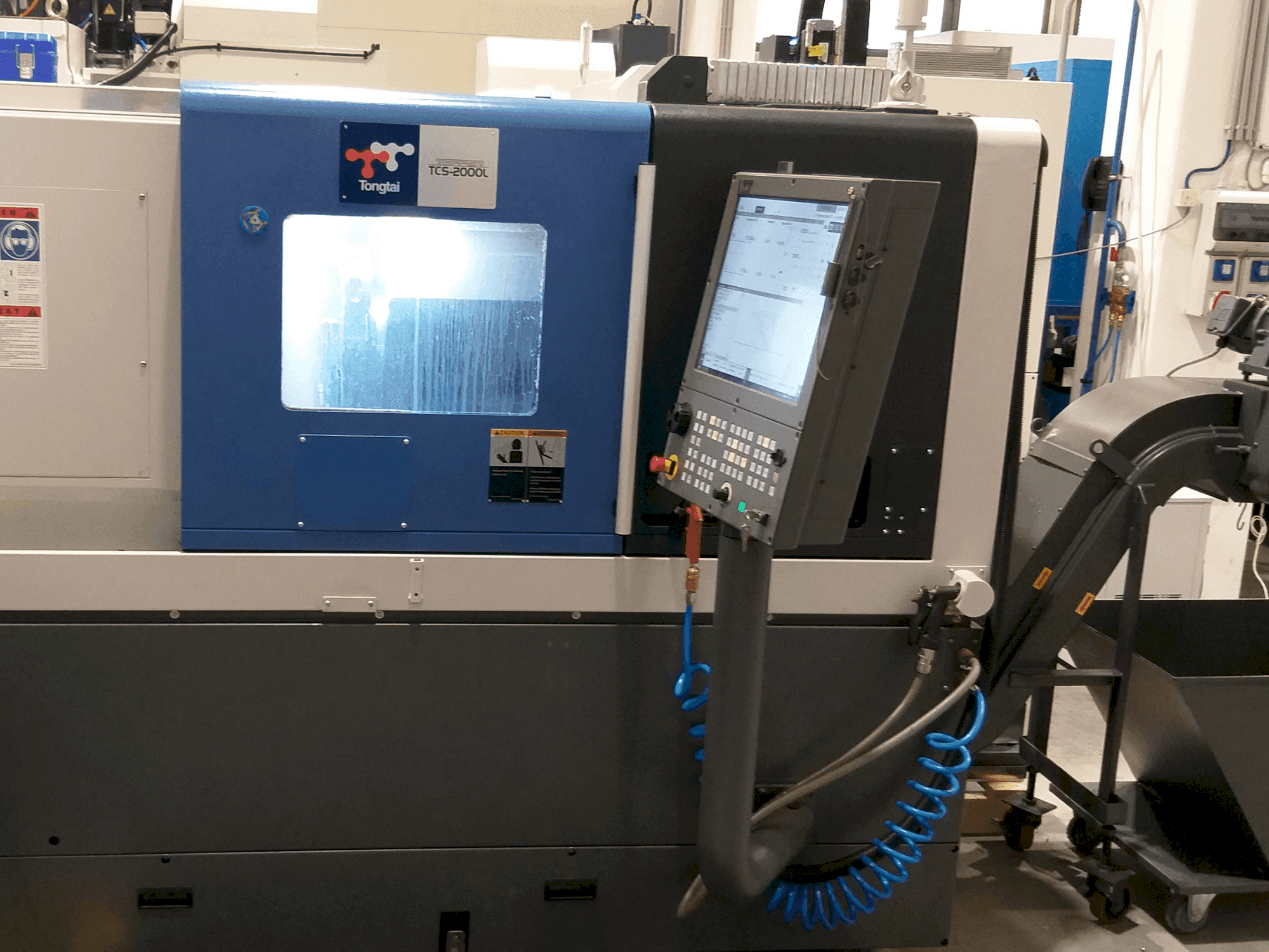 Vista frontal de la máquina Tongtai TCS2000L