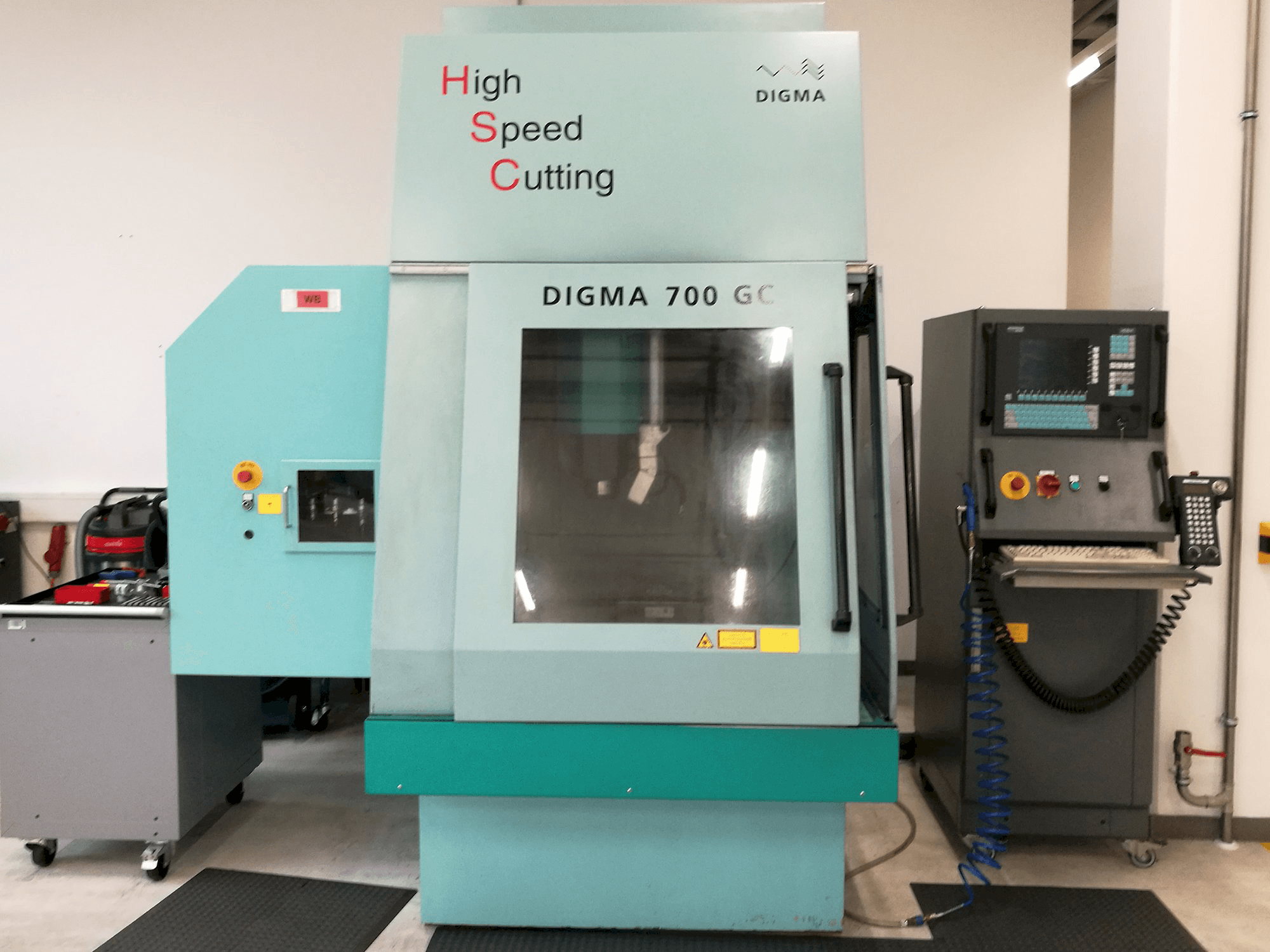 Vista frontal de la máquina DIGMA 700 GC