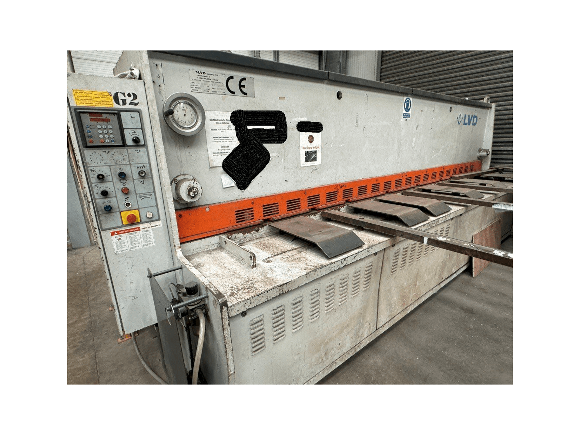 Vista frontal de la máquina LVD HST-C 40/6