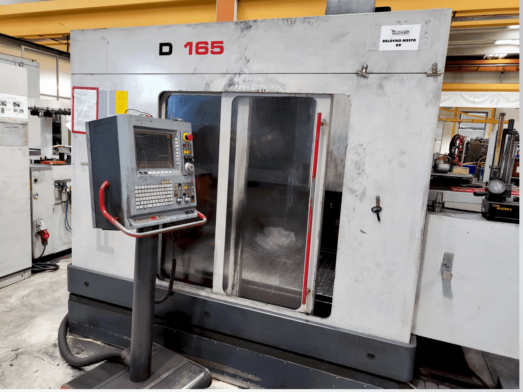 Vista frontal de la máquina Fidia D165 3A