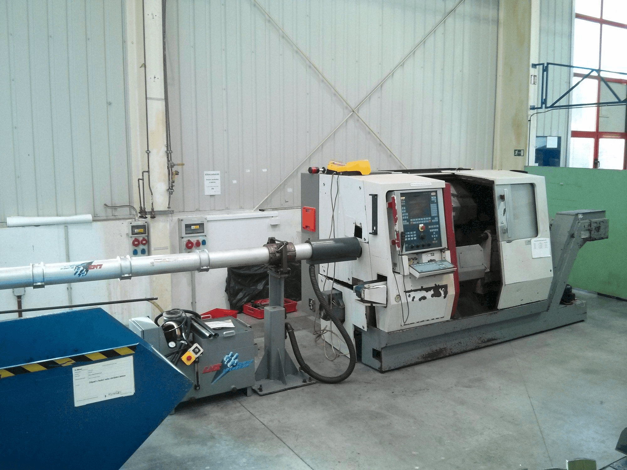 Vista frontal de la máquina TRAUB TNA 300