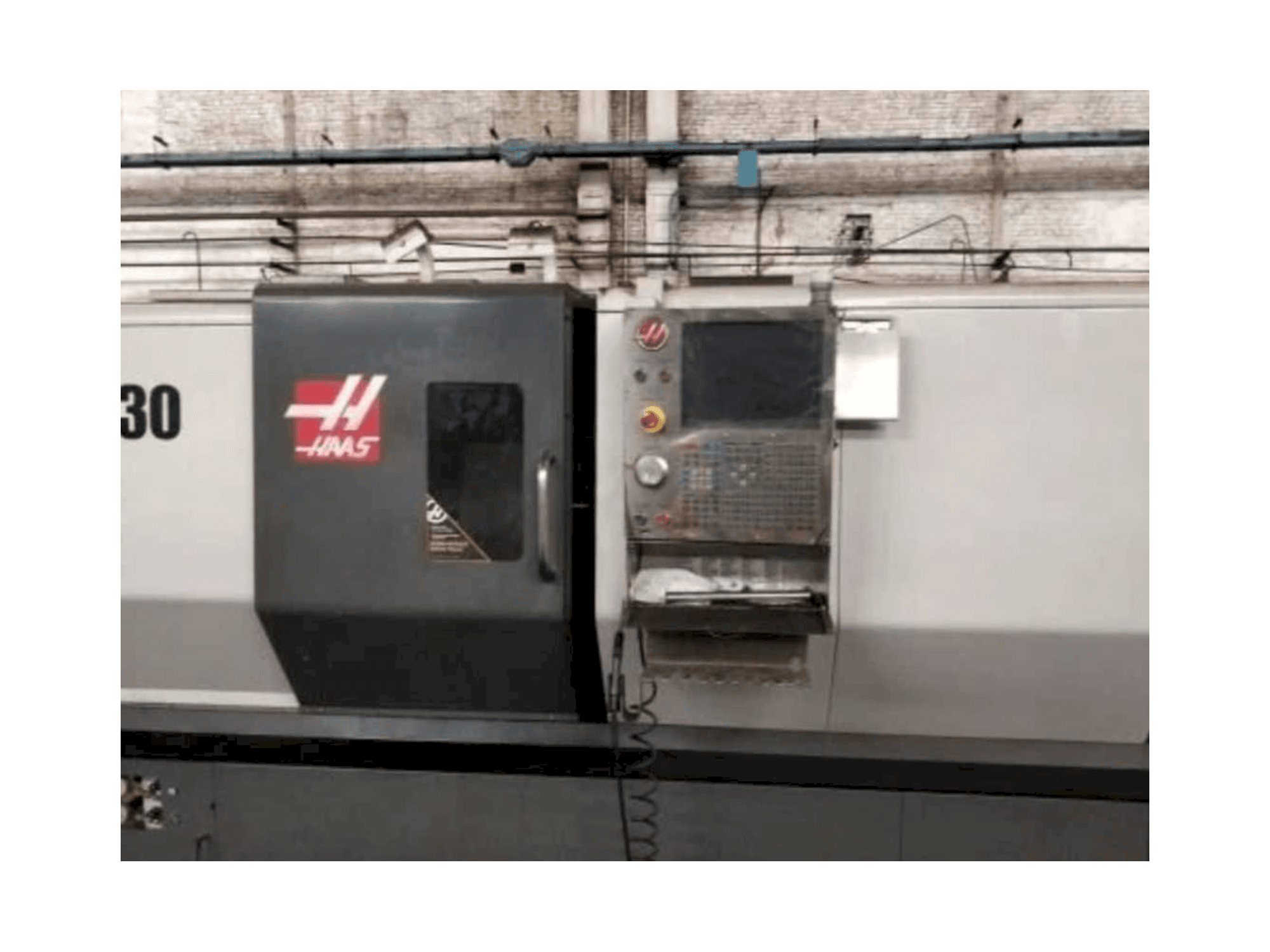 Vista frontal de la máquina HAAS ST-30