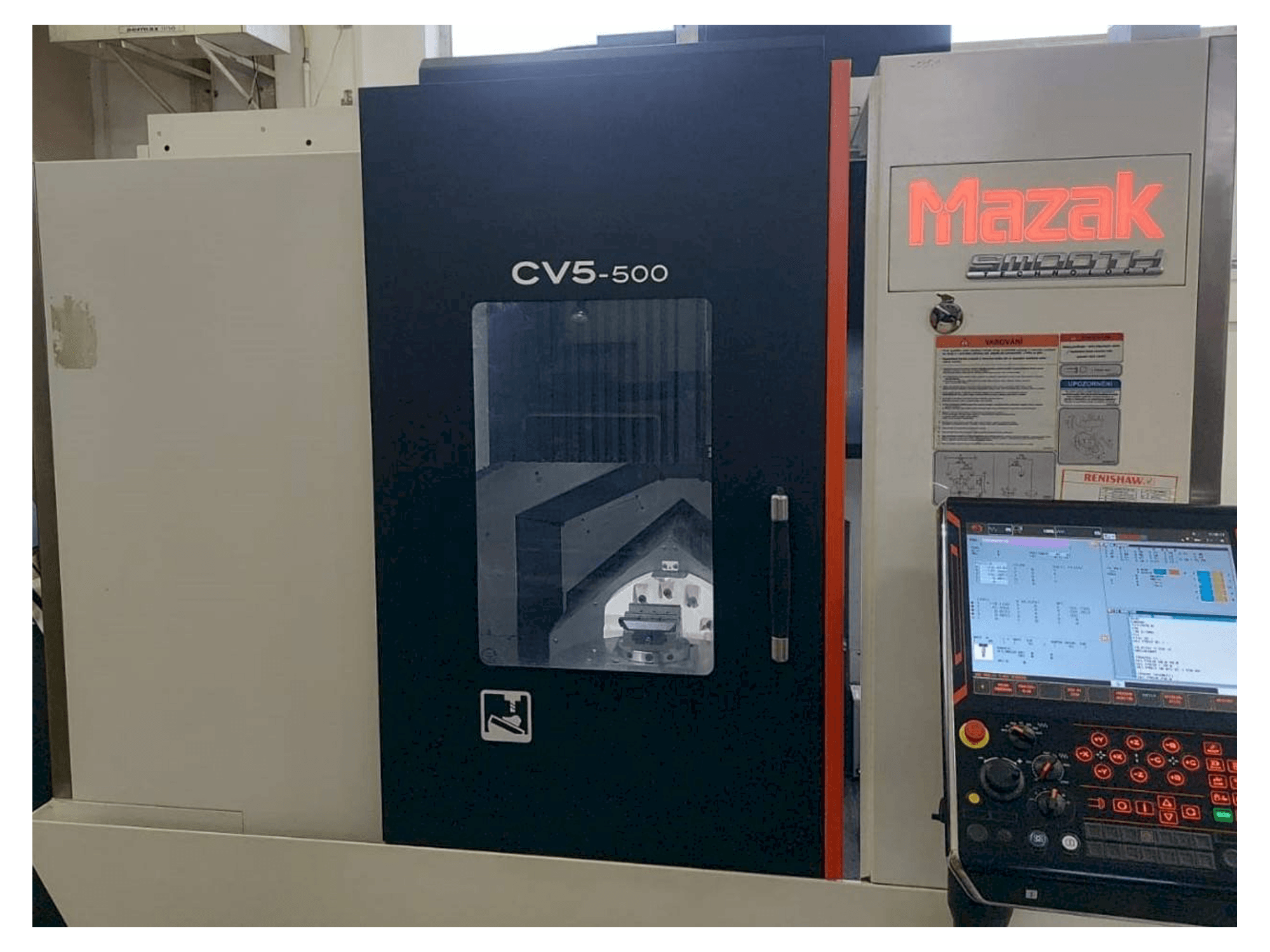 Vista frontal de la máquina Mazak CV5-500