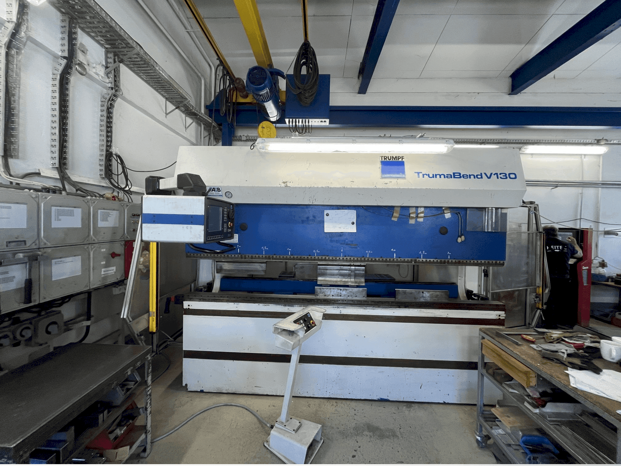 Vista frontal de la máquina TRUMPF TrumaBend V130