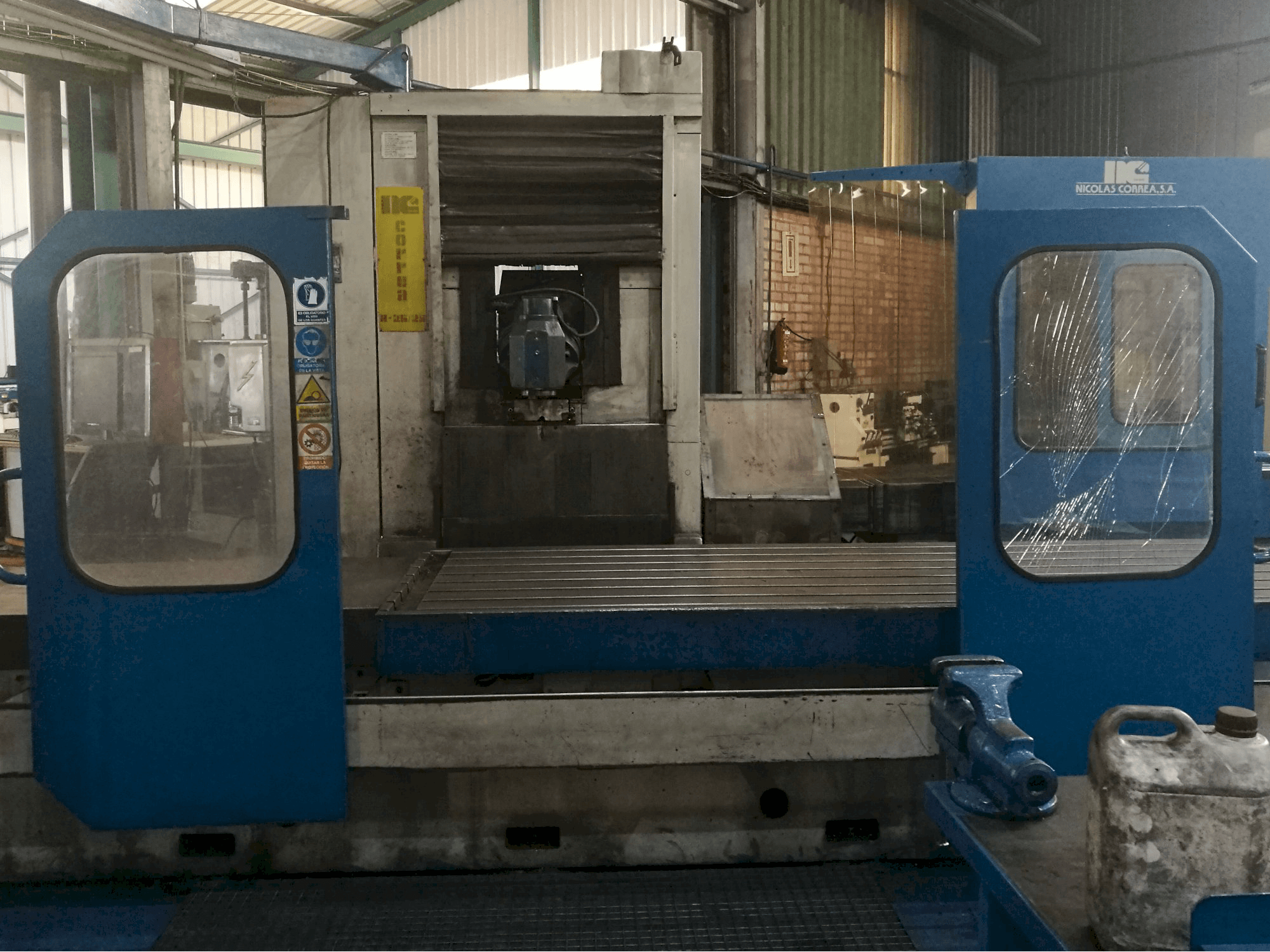 Vista frontal de la máquina Correa A25-25