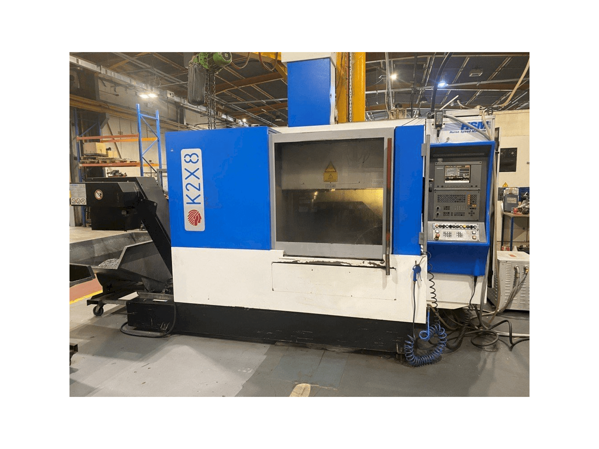 Vista frontal de la máquina Huron K2X8