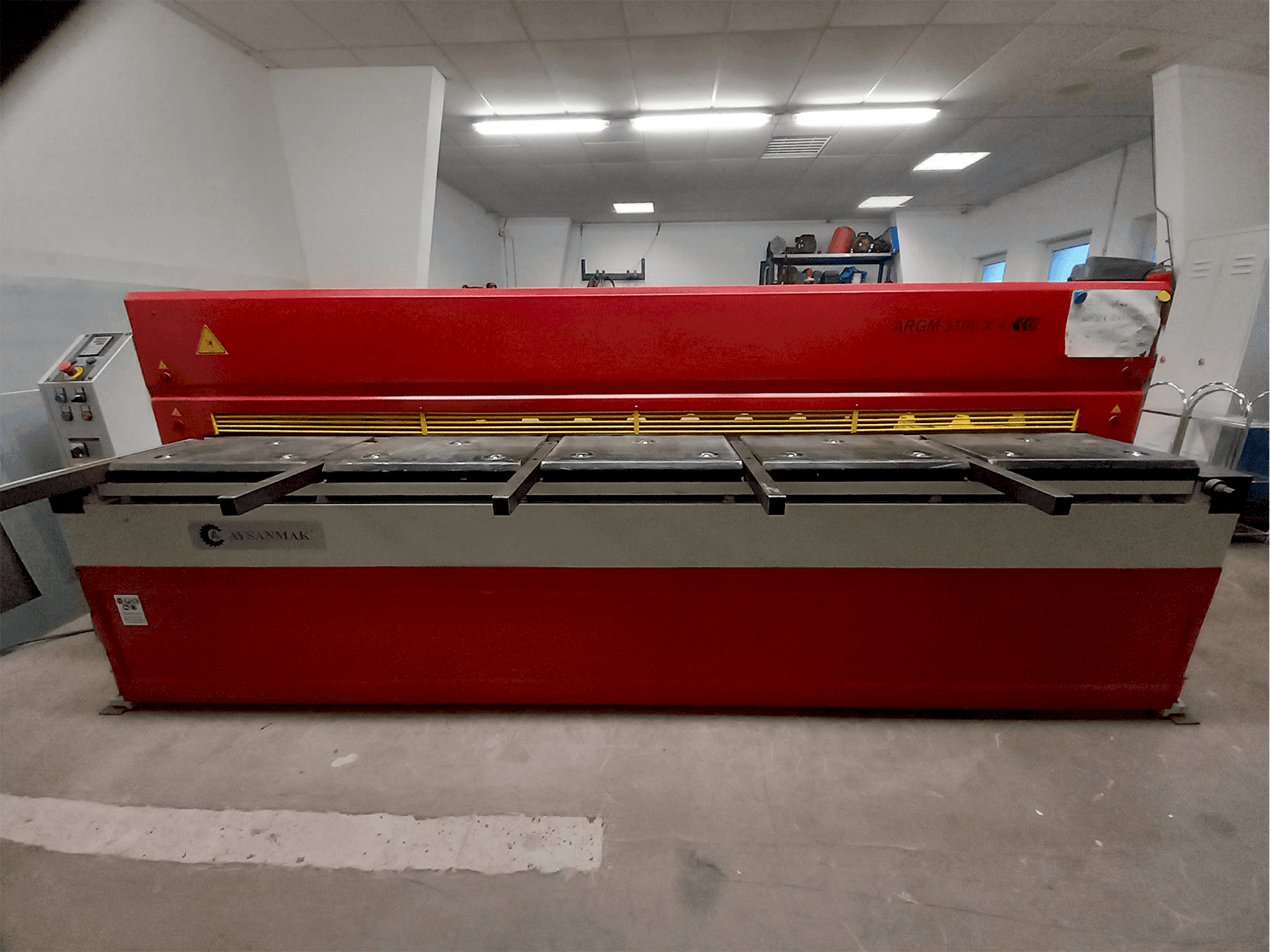 Vista frontal de la máquina AYSANMAK ARGM 3100 x 4