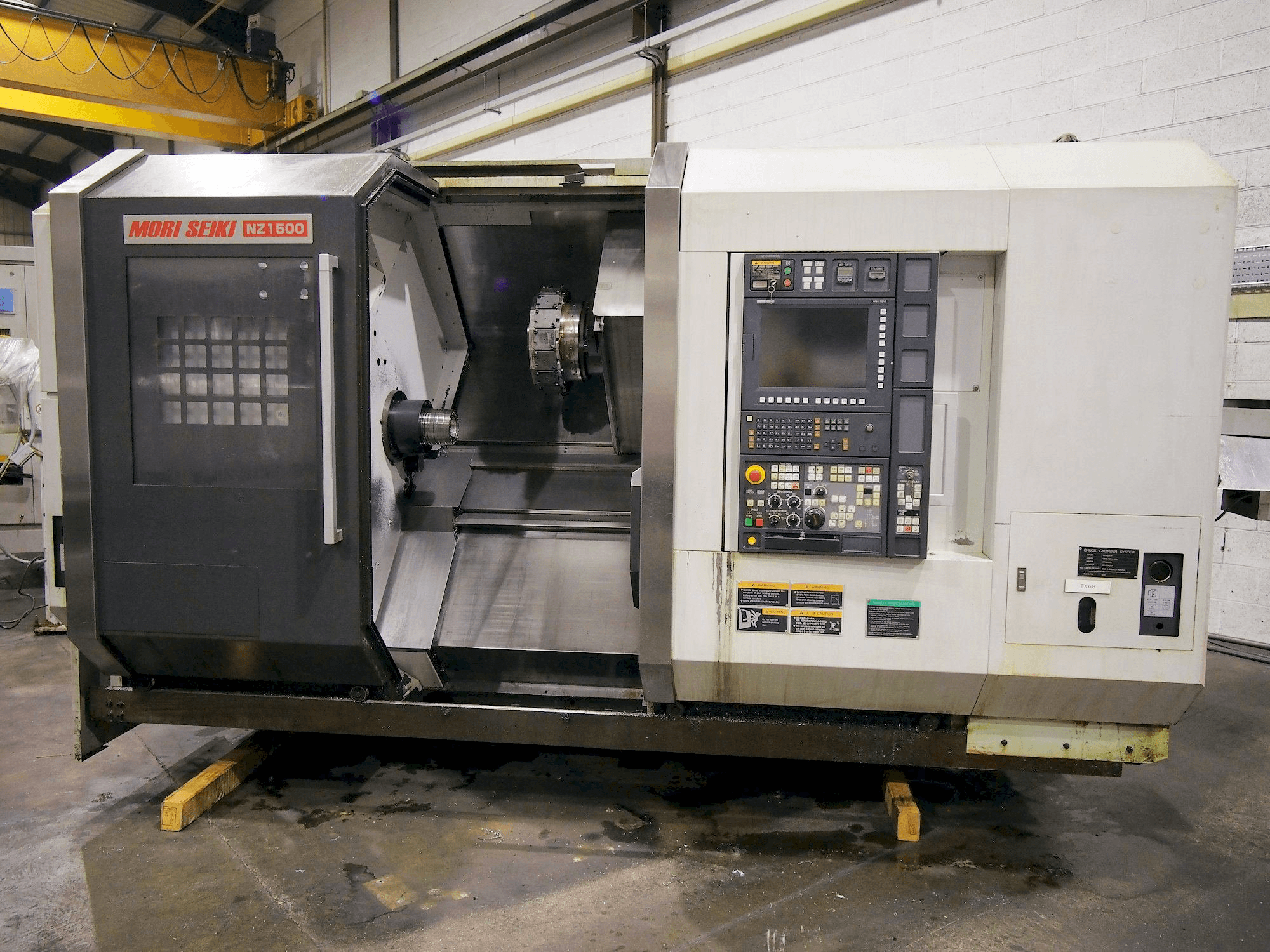 Vista frontal de la máquina MORI SEIKI NZ 1500 T2Y