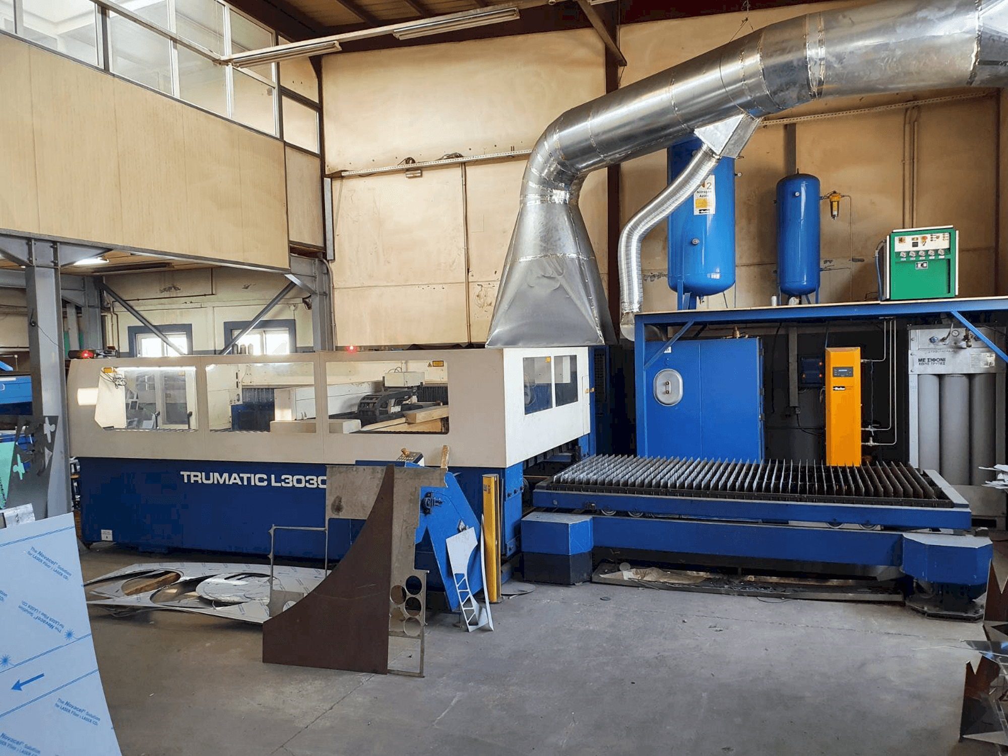 Vista frontal de la máquina Trumpf Trumatic L3030