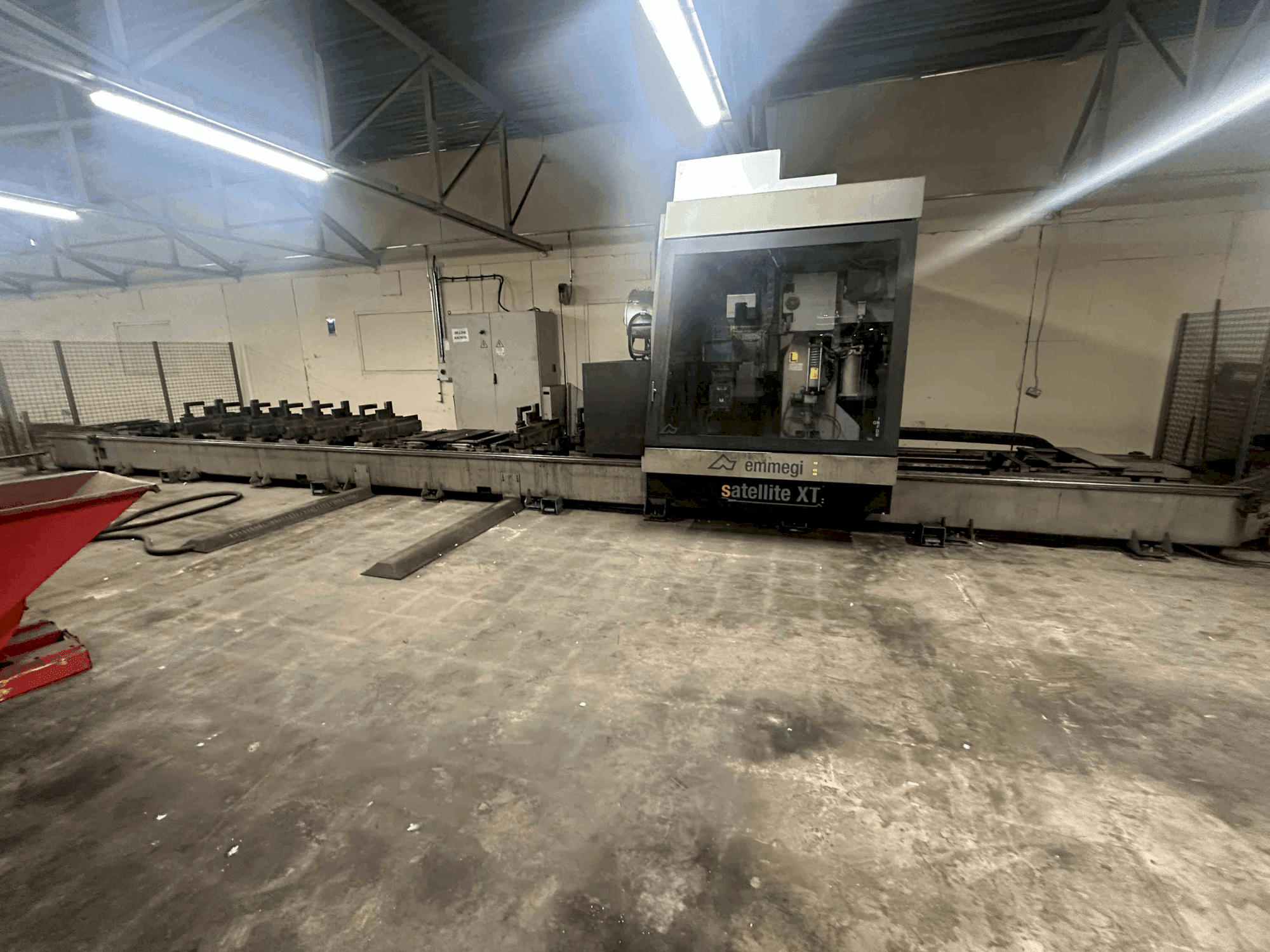 Vista frontal de la máquina Emmegi Satellite XT10500