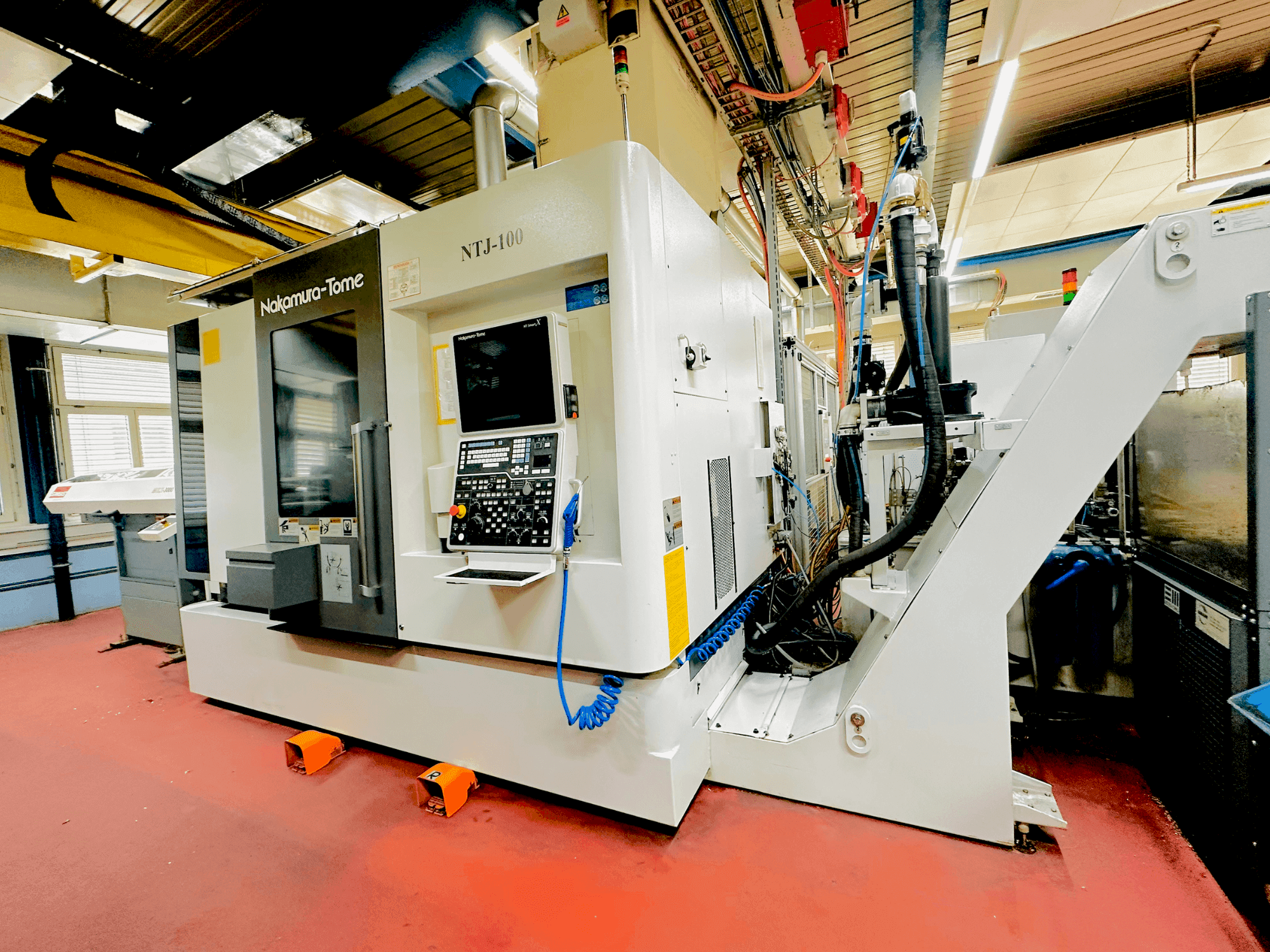 Vista frontal de la máquina NAKAMURA NTJ100