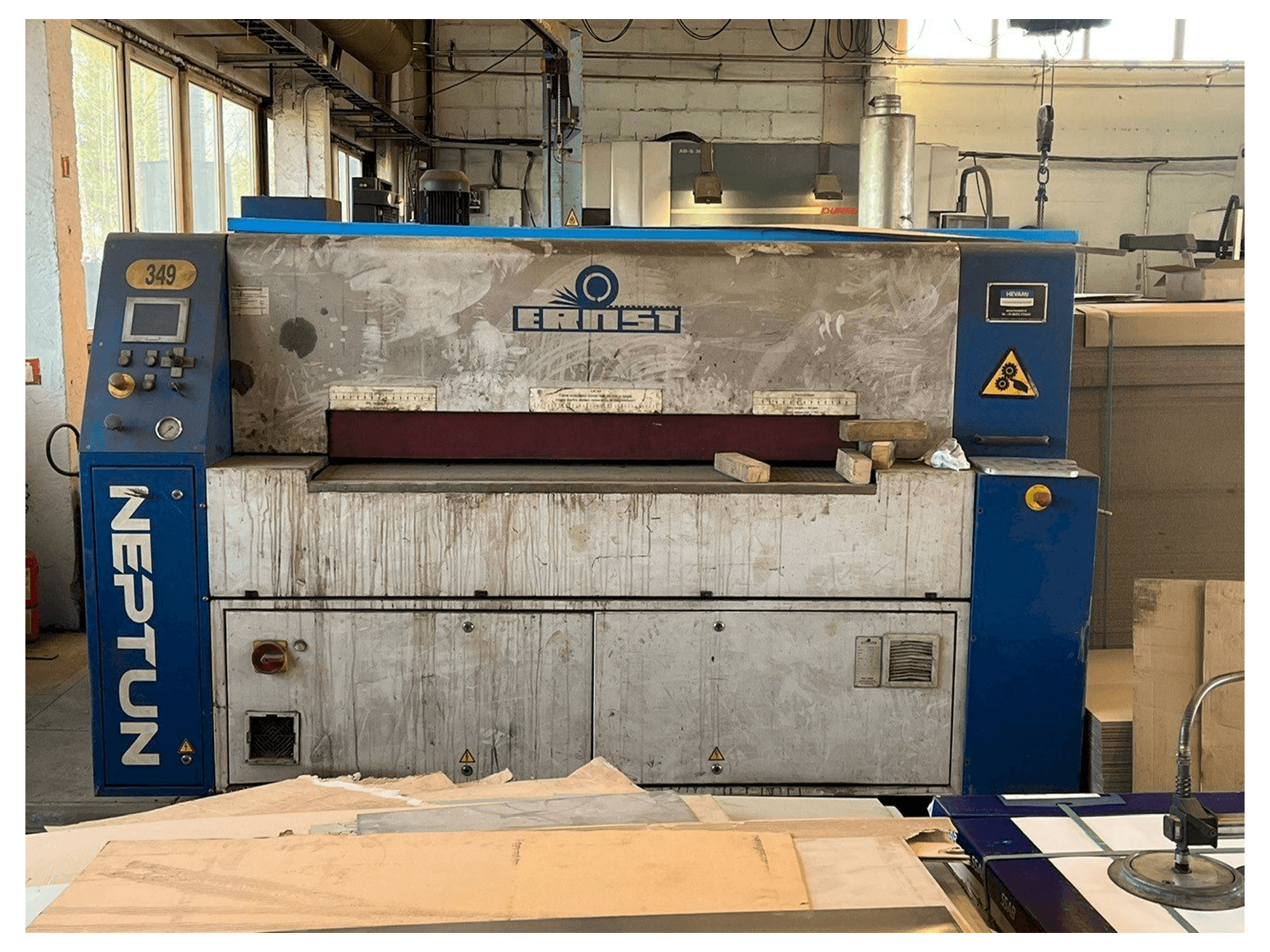 Vista frontal de la máquina ERNST Neptun E/B