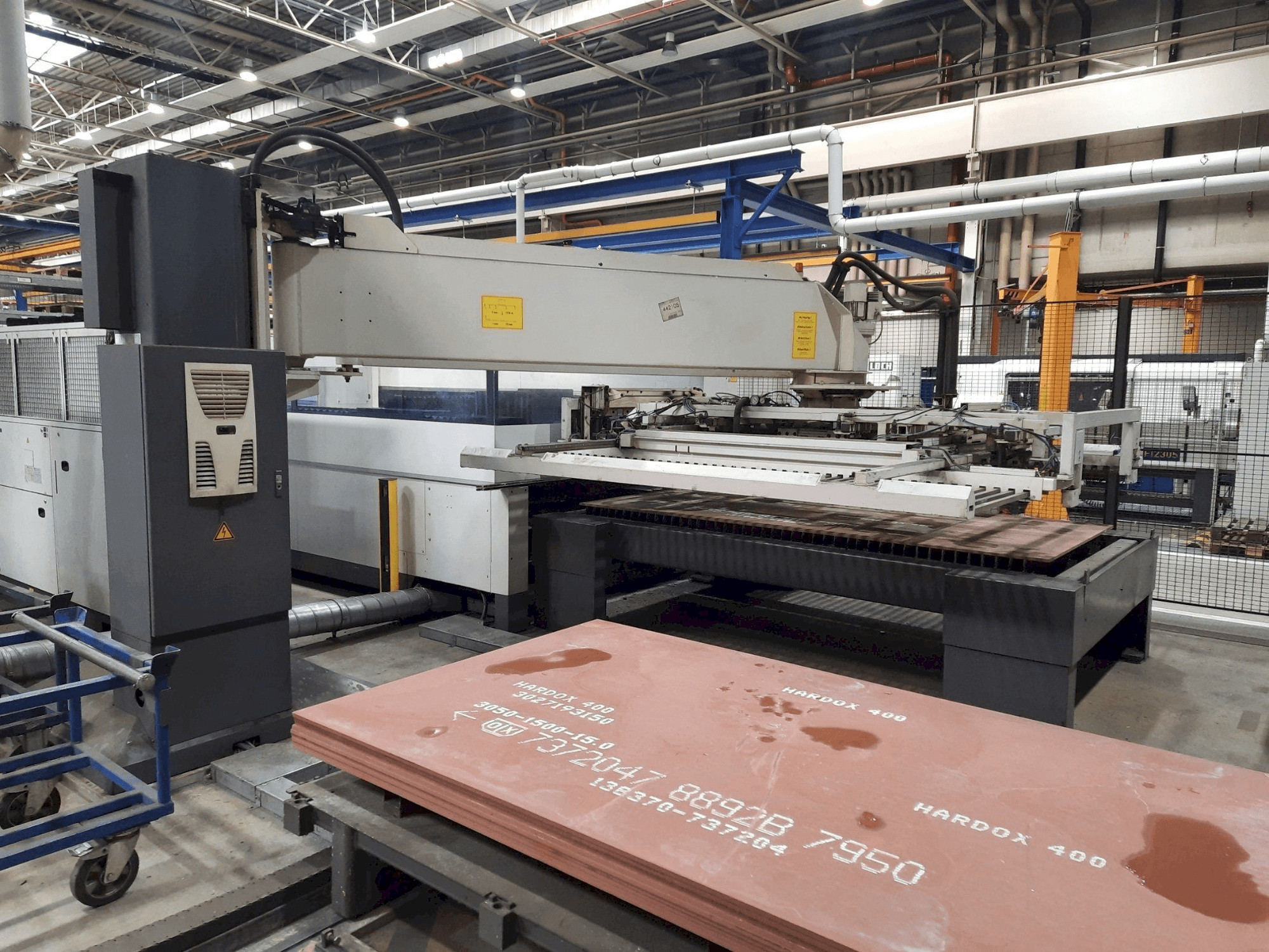 Vista lateral izquierda de la máquina Trumpf L3030