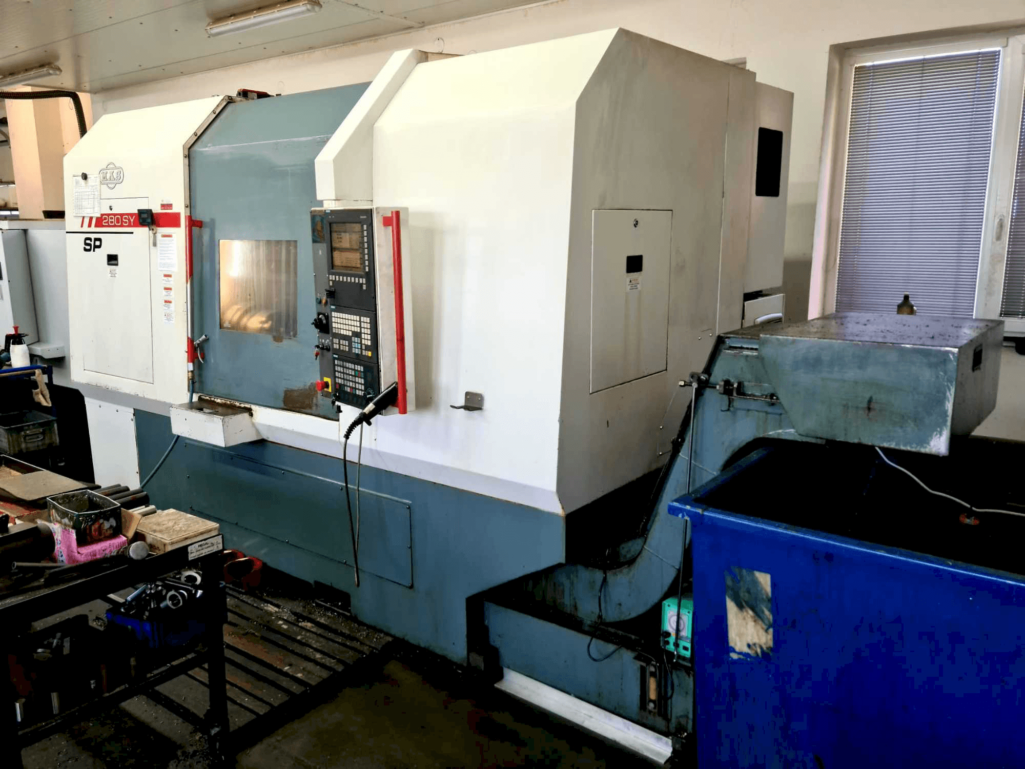 Vista frontal de la máquina KOVOSVIT MAS SP 280 SY