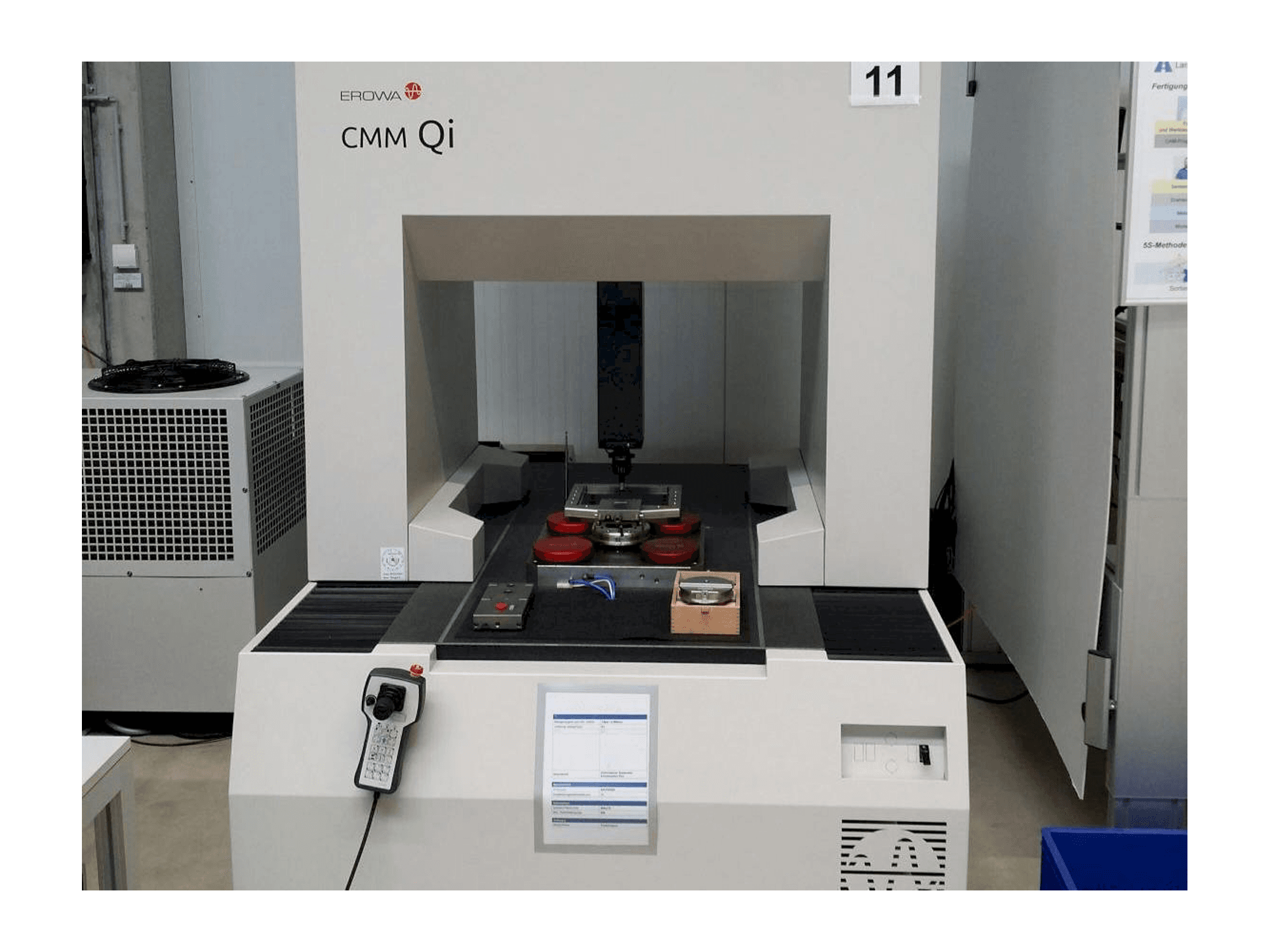 Vista frontal de la máquina EROWA CMM Qi
