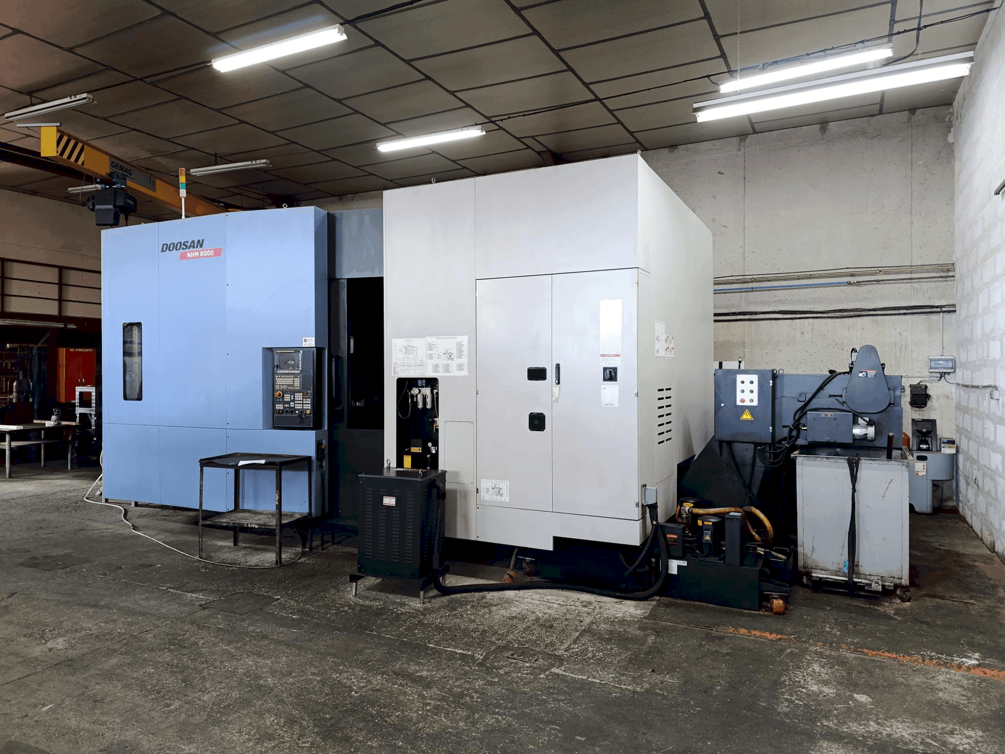 Vista frontal de la máquina DOOSAN HM 8000