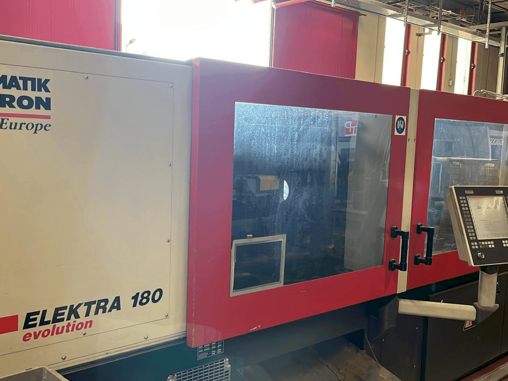 Vista frontal de la máquina FERROMATIK ELEKTRA 180