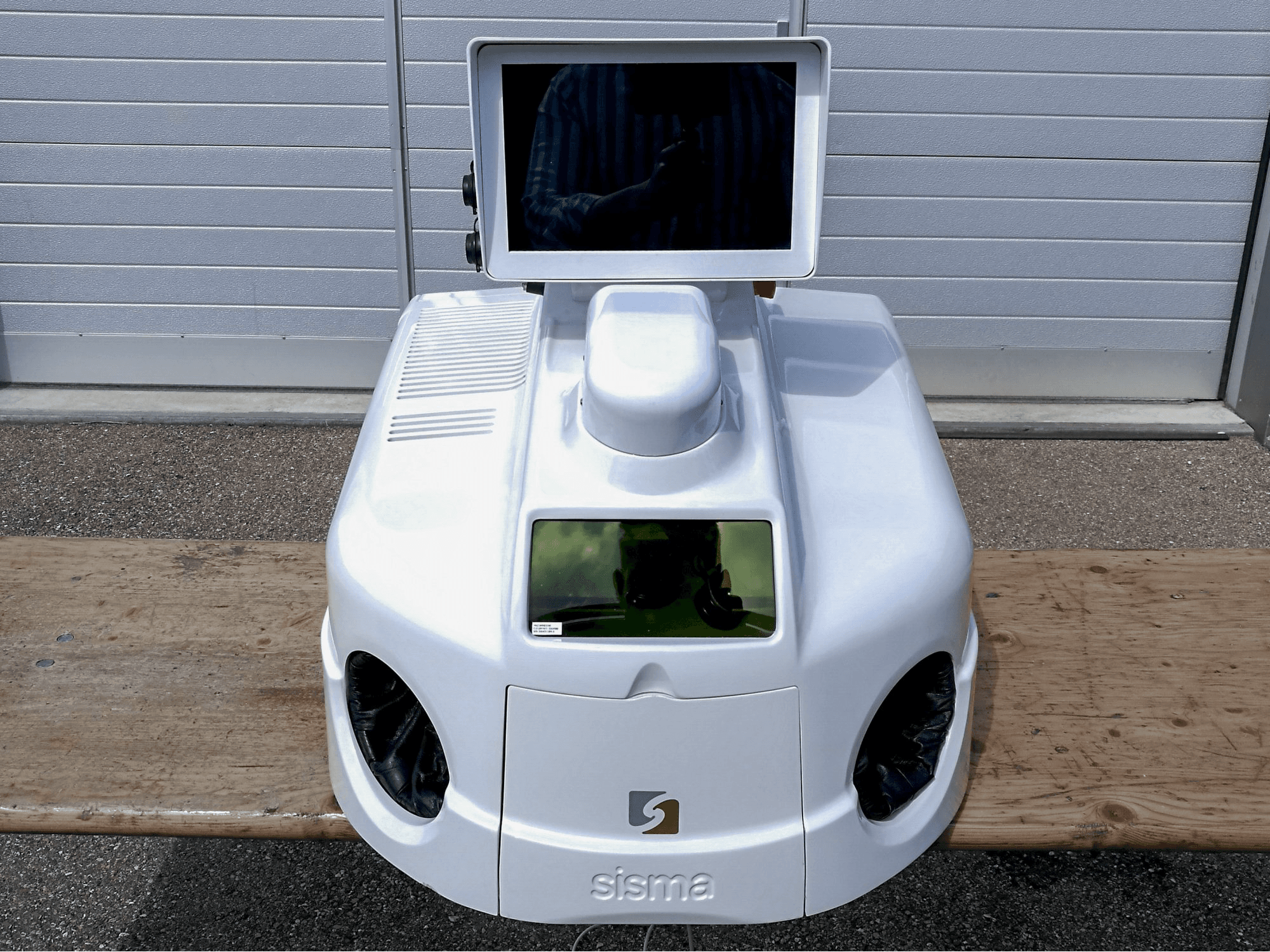 Vista frontal de la máquina Sisma LM-DV 100