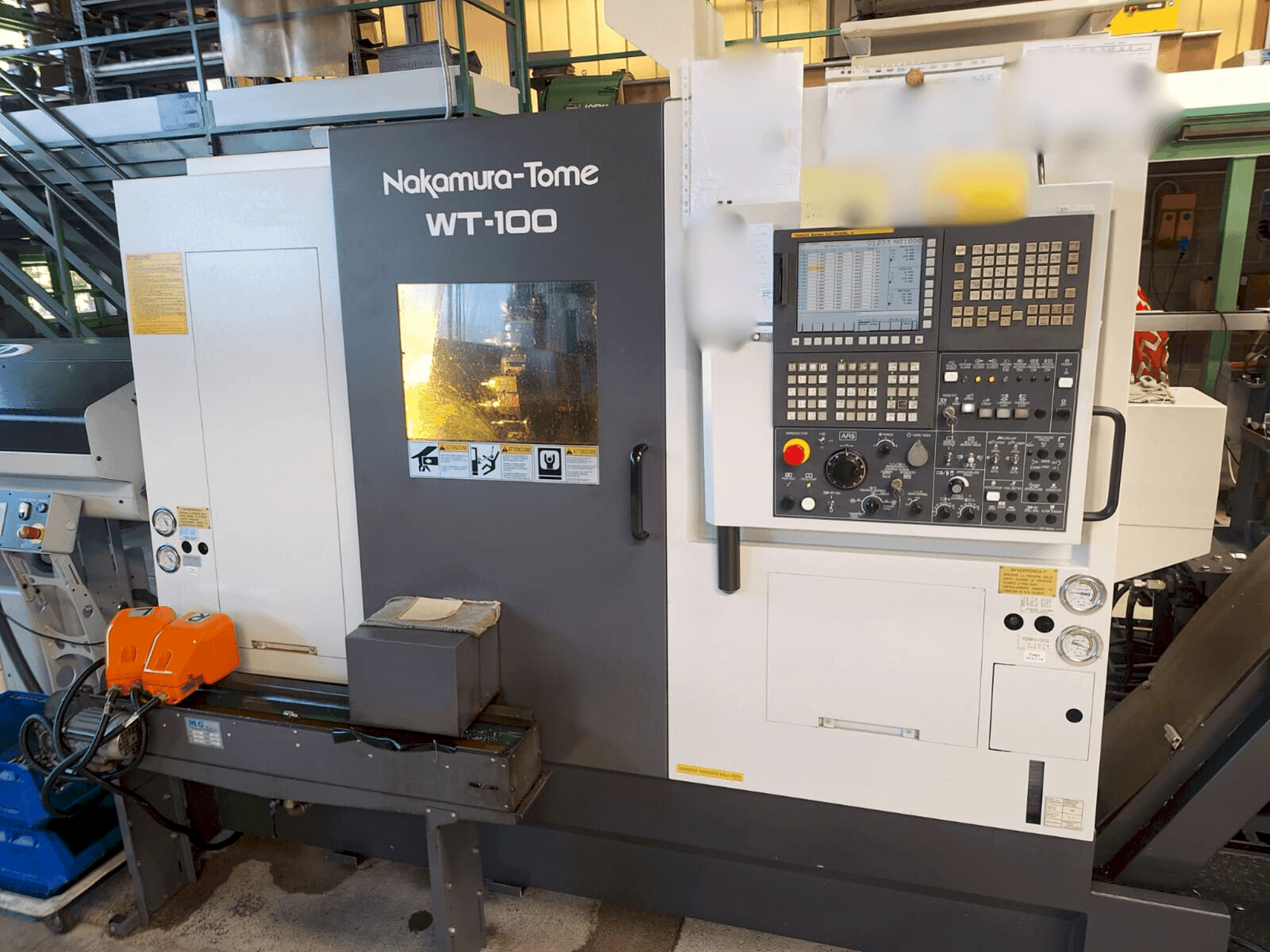 Vista frontal de la máquina NAKAMURA-TOME WT-100