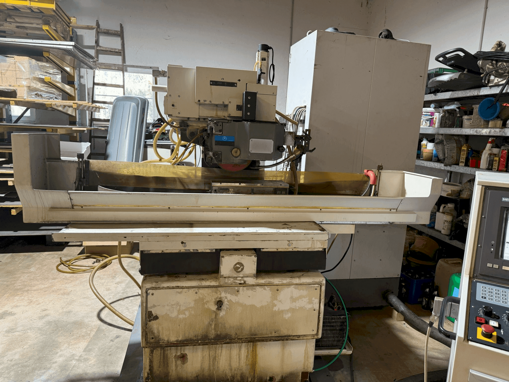 Vista frontal de la máquina JUNG J 525C