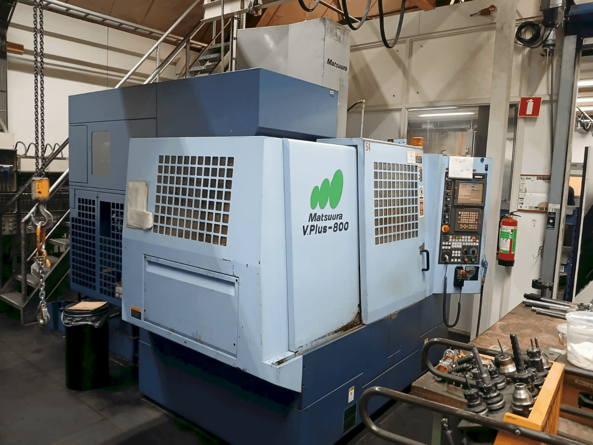 Vista frontal de la máquina Matsuura V.PLUS-800