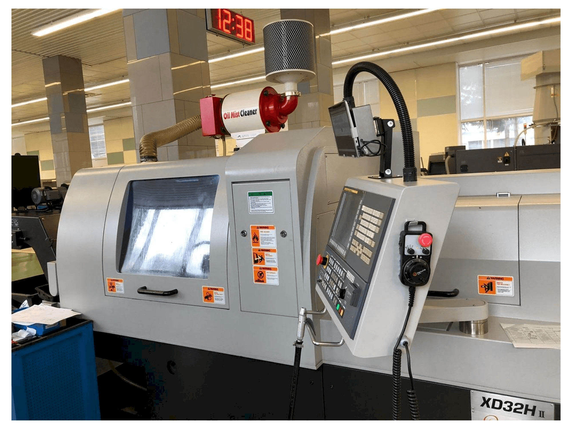 Vista frontal de la máquina Hanwha XD32H II